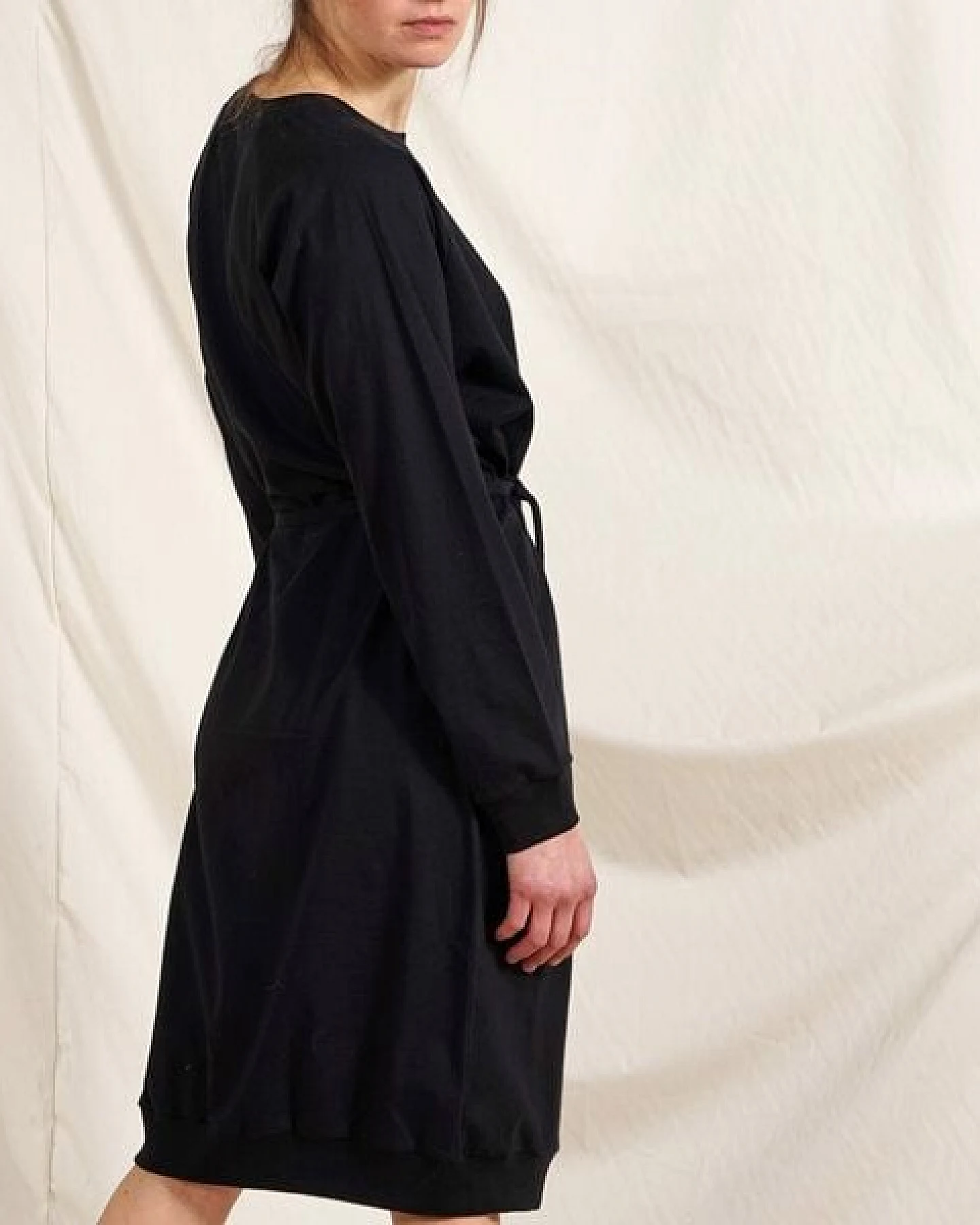 Lena Schokolade Long Pulli Dress schwarz aus Bio-Baumwolle – Ansicht 2