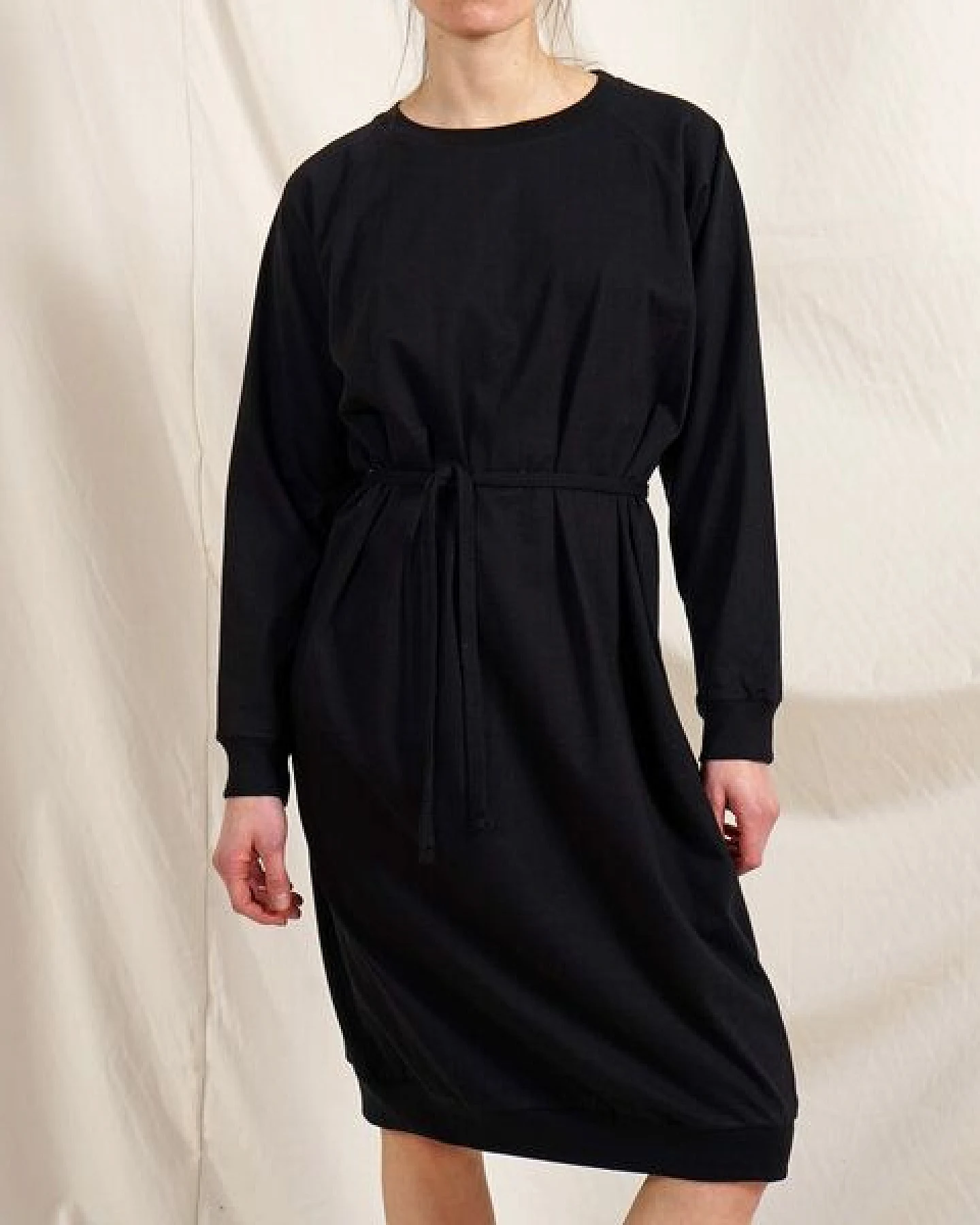 Lena Schokolade Long Pulli Dress schwarz aus Bio-Baumwolle – Ansicht 2