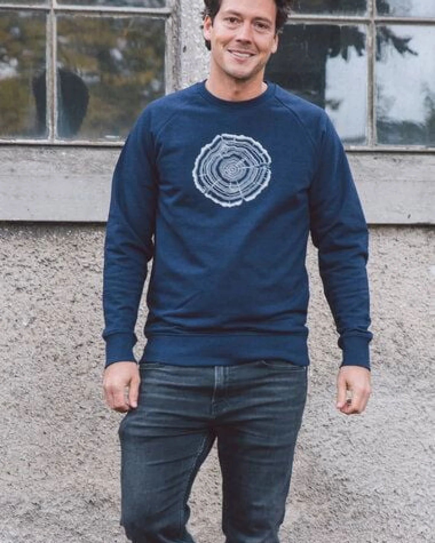 Life-Tree Sweater aus Biobaumwolle Fairwear für Herren "Treeslice" in Denim Blue – Ansicht 3