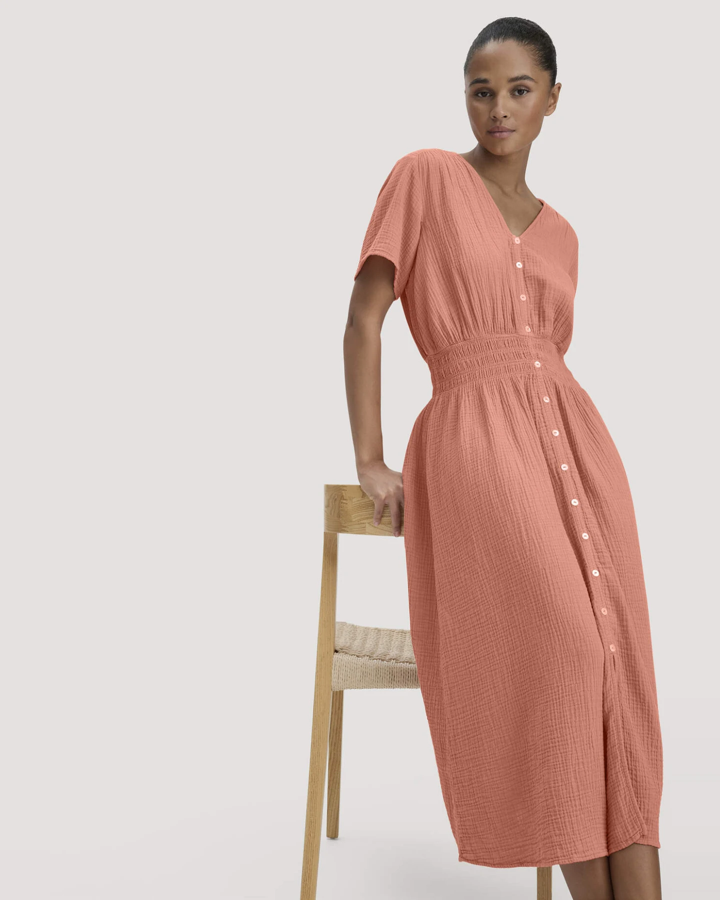 hessnatur Damen Musselin Kleid mit Taillierung Midi aus Bio-Baumwolle - orange - Größe 38 – Ansicht 4