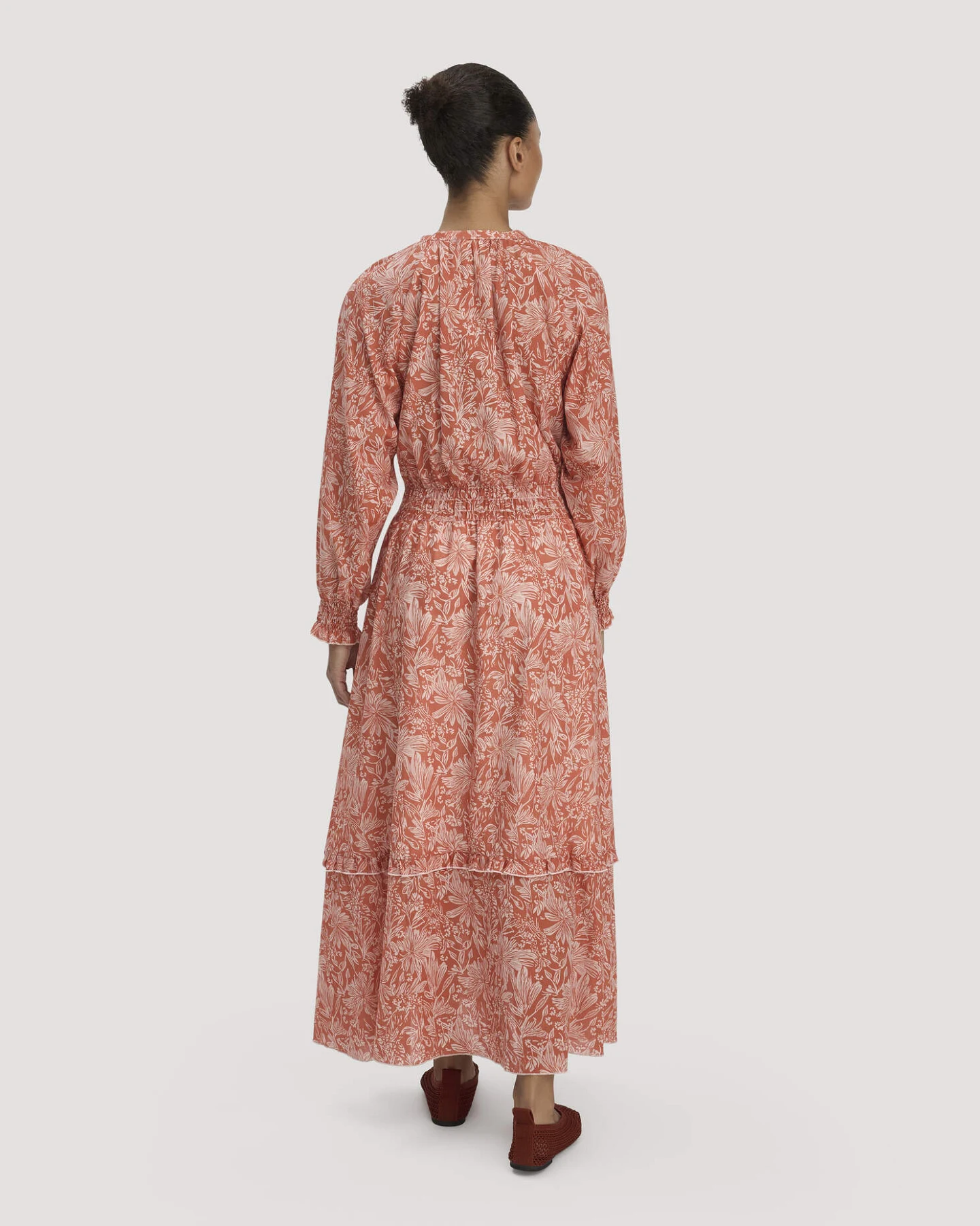 hessnatur Damen Kleid Floralprint Maxi aus Bio-Baumwolle - orange - Größe 34 – Ansicht 2
