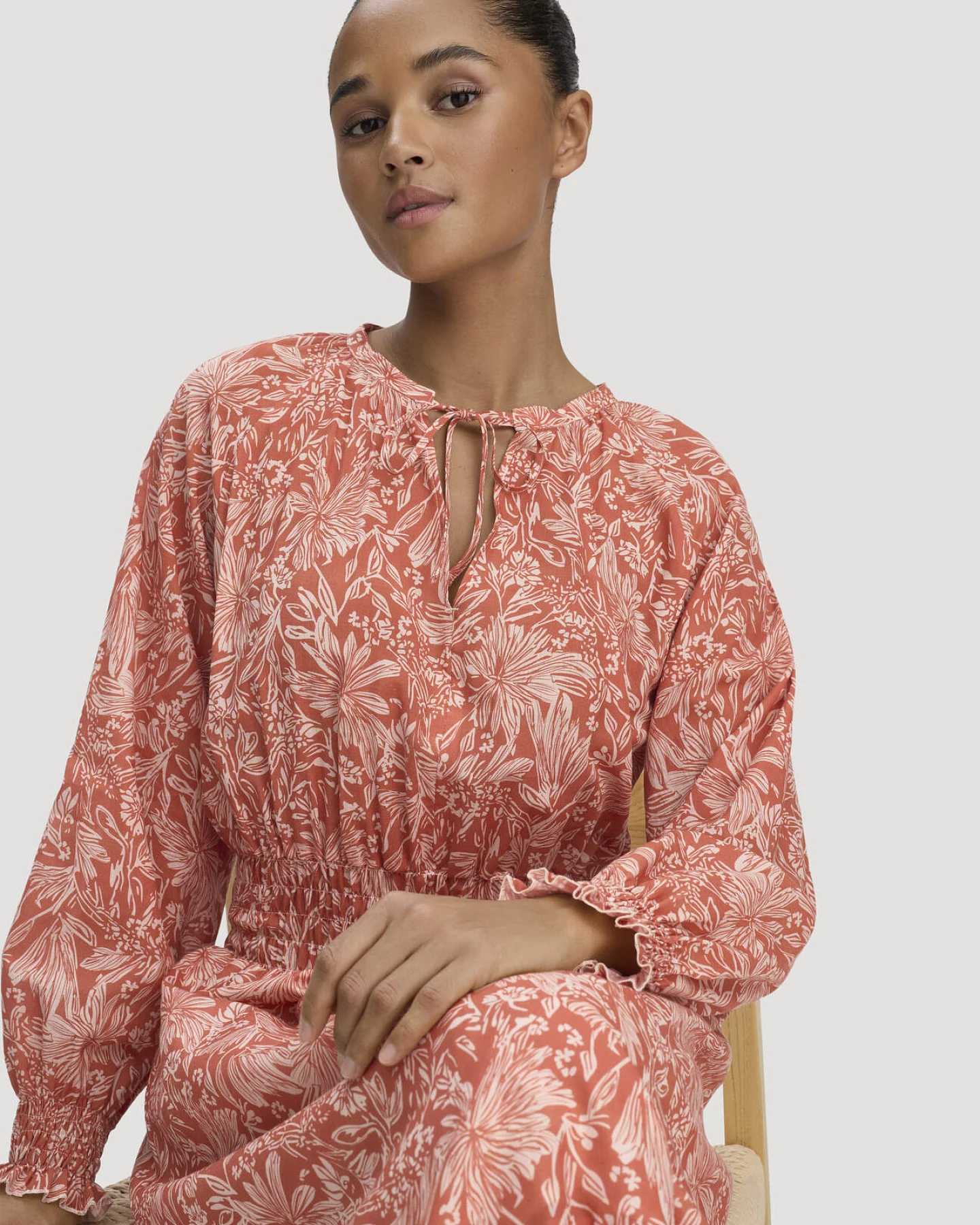 hessnatur Damen Kleid Floralprint Maxi aus Bio-Baumwolle - orange - Größe 34 – Ansicht 3