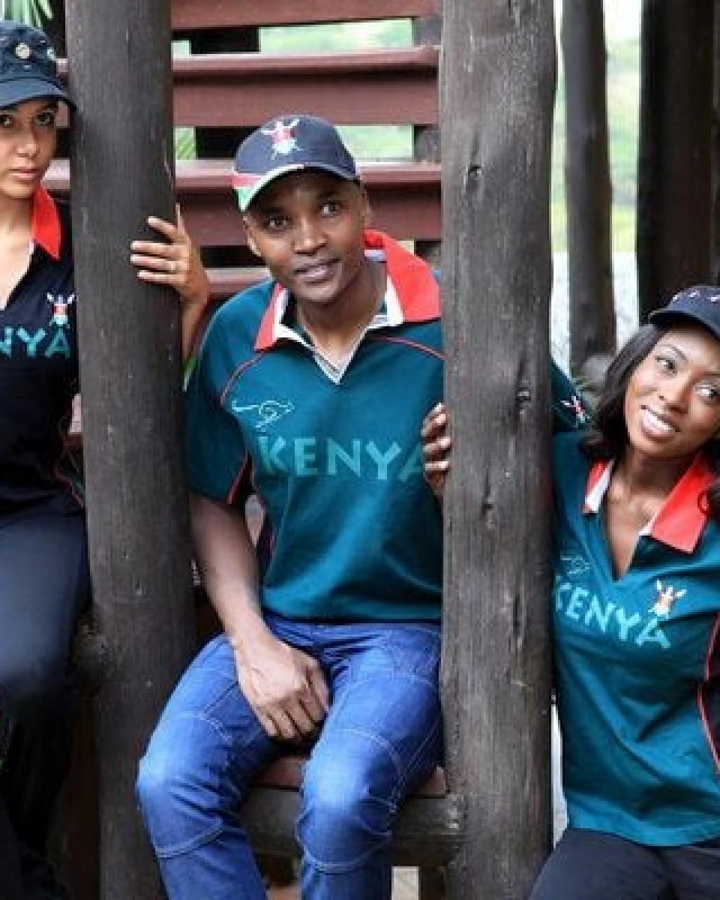 Africulture Army Caps aus Baumwolle handbestickt von Maasai Frauengruppe, Fairtrade – Ansicht 2