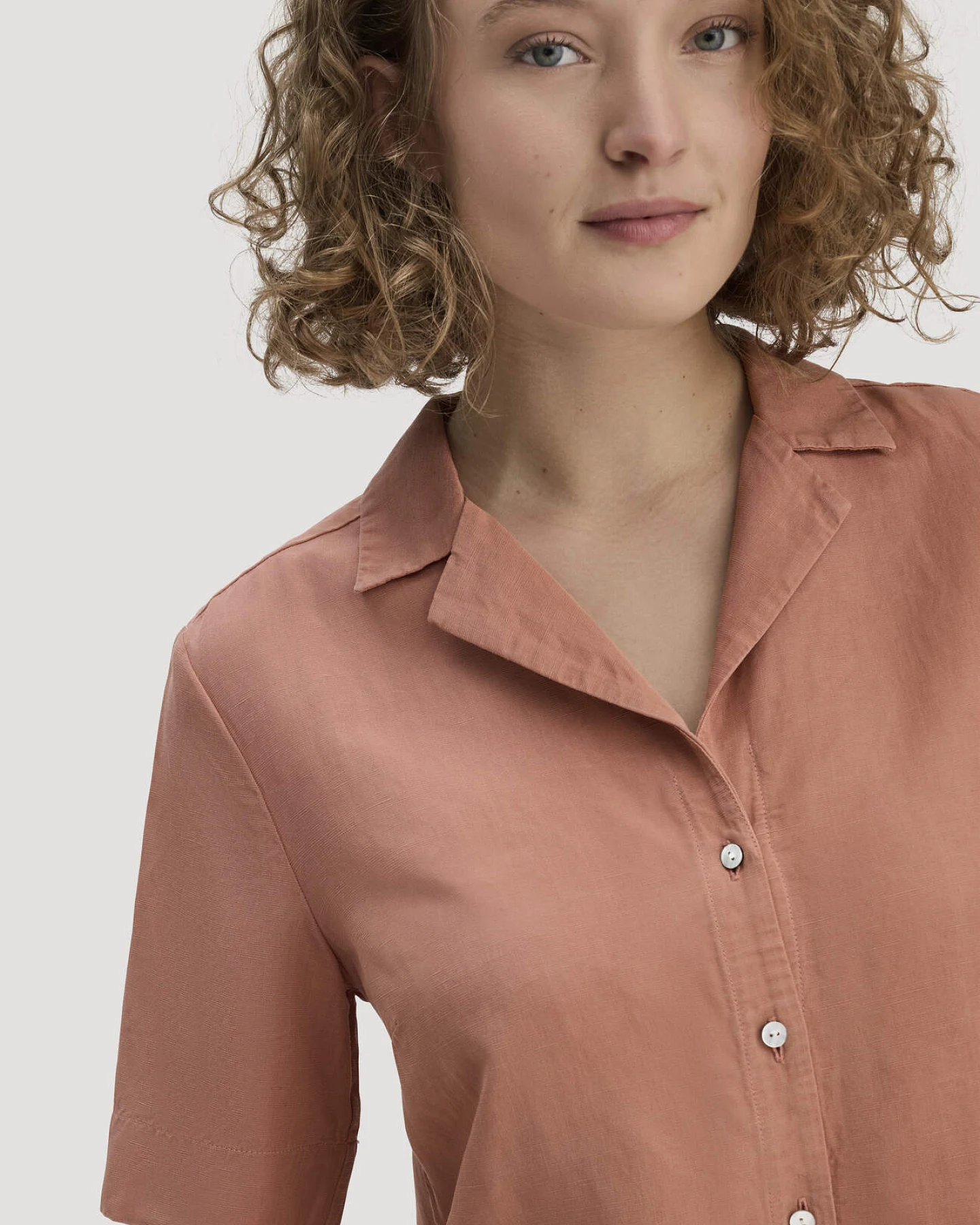 hessnatur Damen Bluse Relaxed aus TENCEL™ Lyocell mit Leinen - rosa - Größe 48 – Ansicht 4