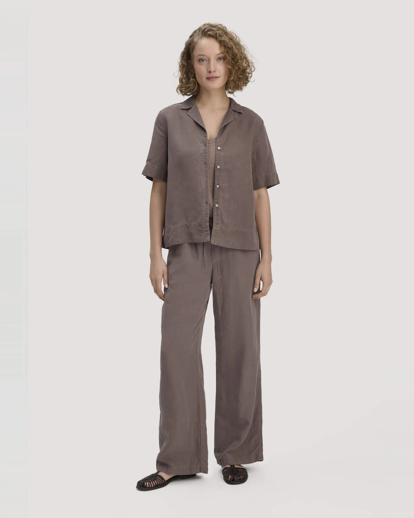 hessnatur Damen Bluse Relaxed aus TENCEL™ Lyocell mit Leinen - braun - Größe 38 – Ansicht 2
