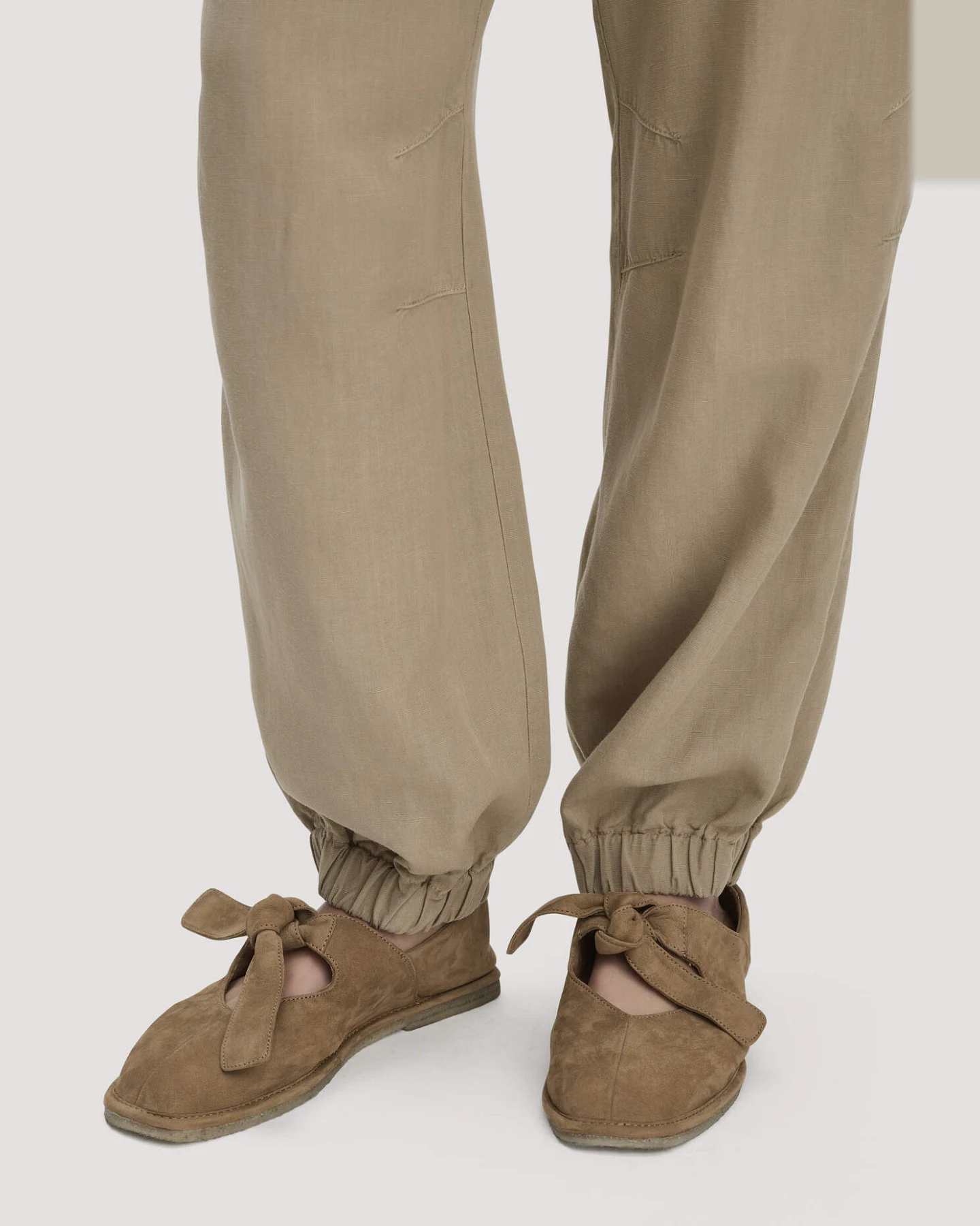 hessnatur Damen Soft Utility Hose aus TENCEL™ Lyocell mit Leinen - beige - Größe 34 – Ansicht 3