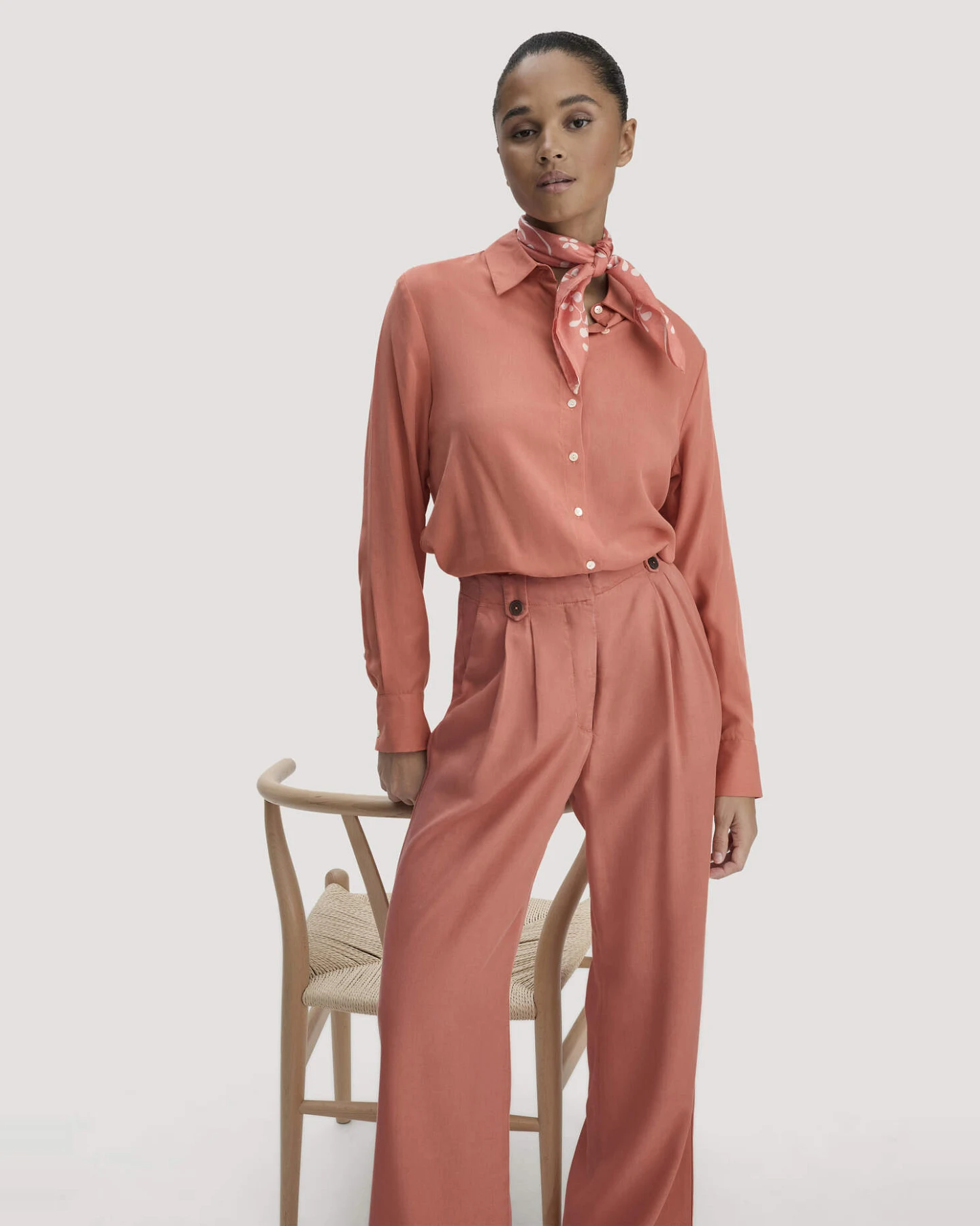 hessnatur Damen Bundfalten Hose Wide Leg aus TENCEL™ Lyocell - orange - Größe 34 – Ansicht 4