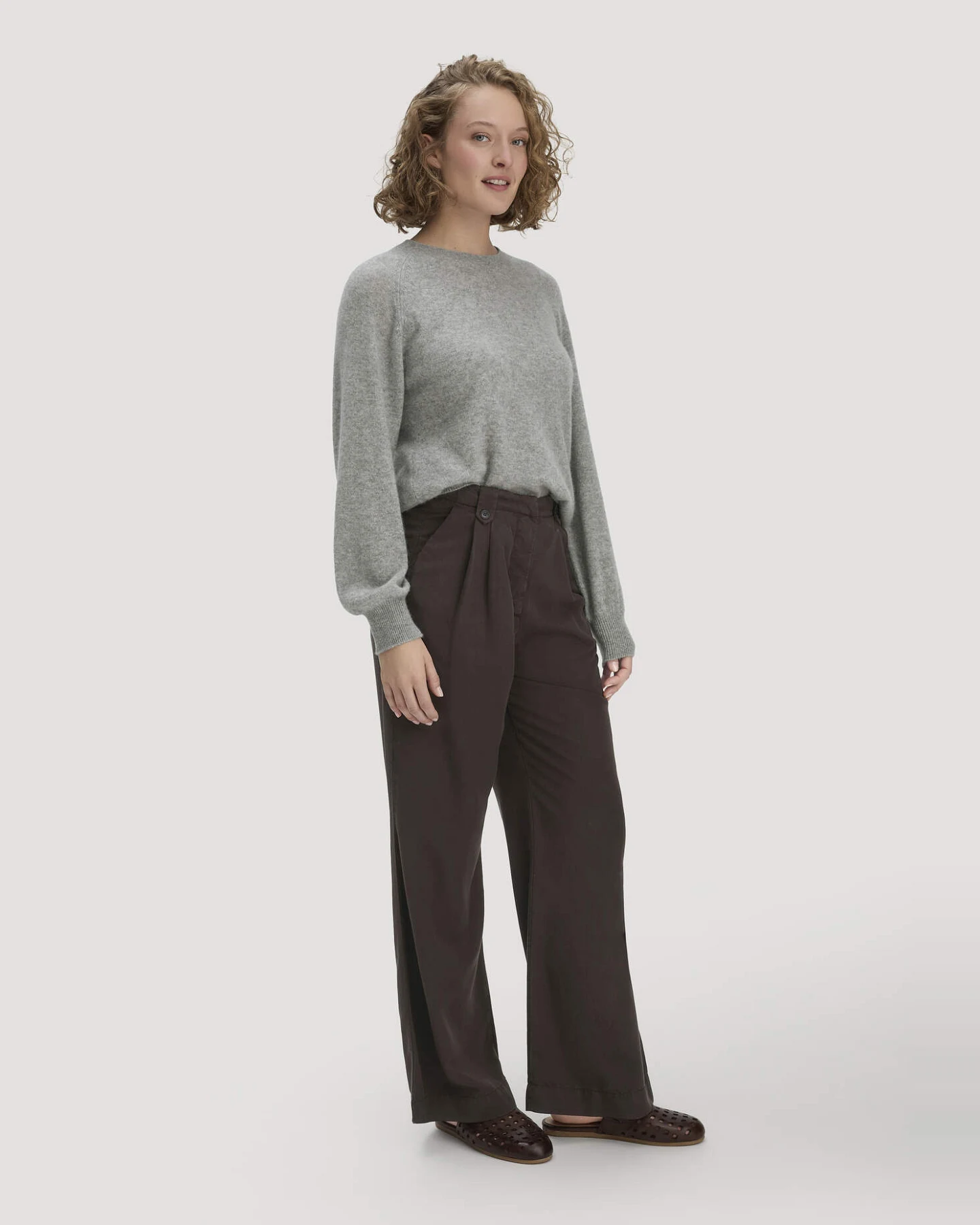 hessnatur Damen Bundfalten Hose Wide Leg aus TENCEL™ Lyocell - braun - Größe 34 – Ansicht 4
