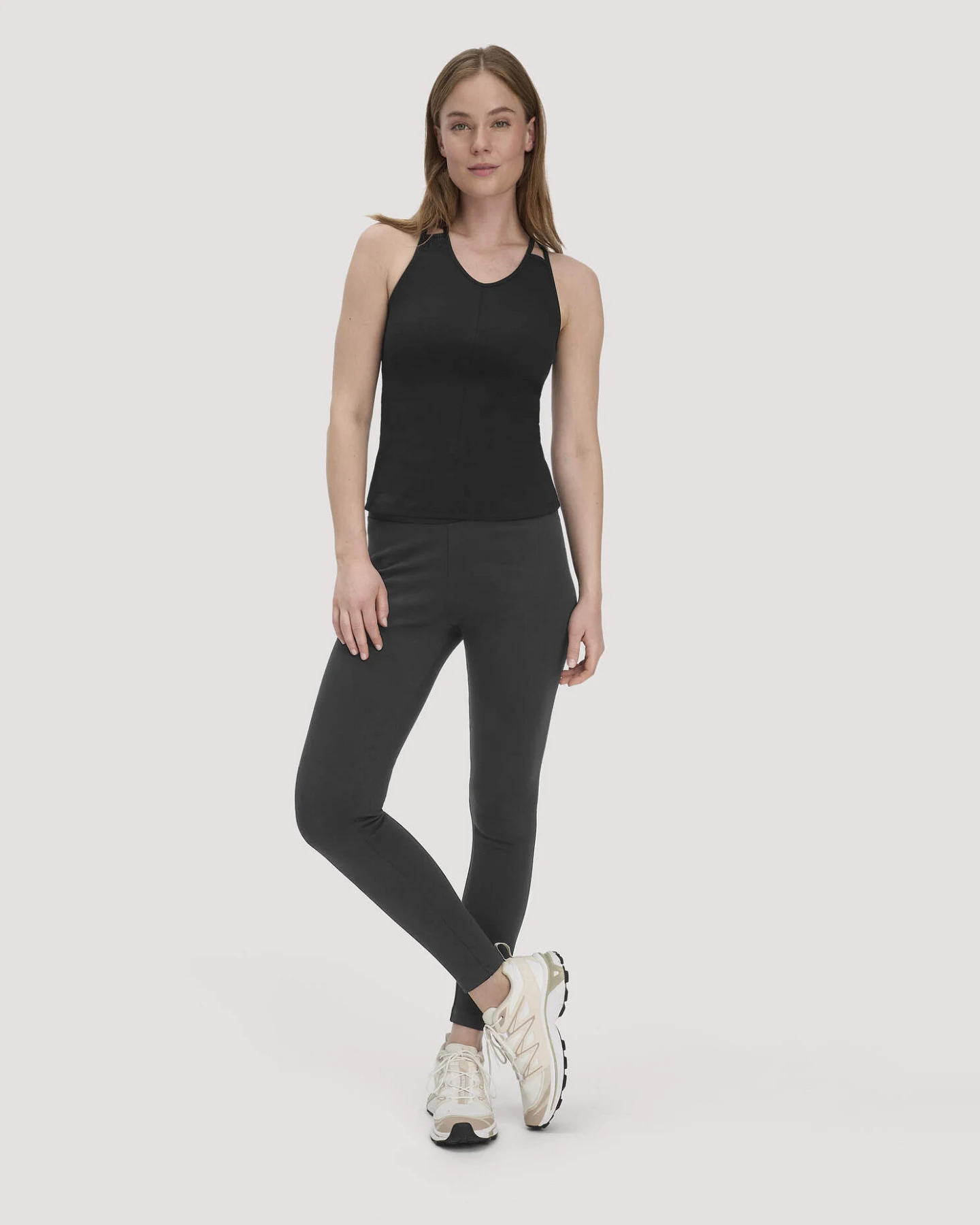 hessnatur Loungewear Top Fitted ACTIVE COMFORT aus Bio-Baumwolle - schwarz - Größe 46 – Ansicht 2