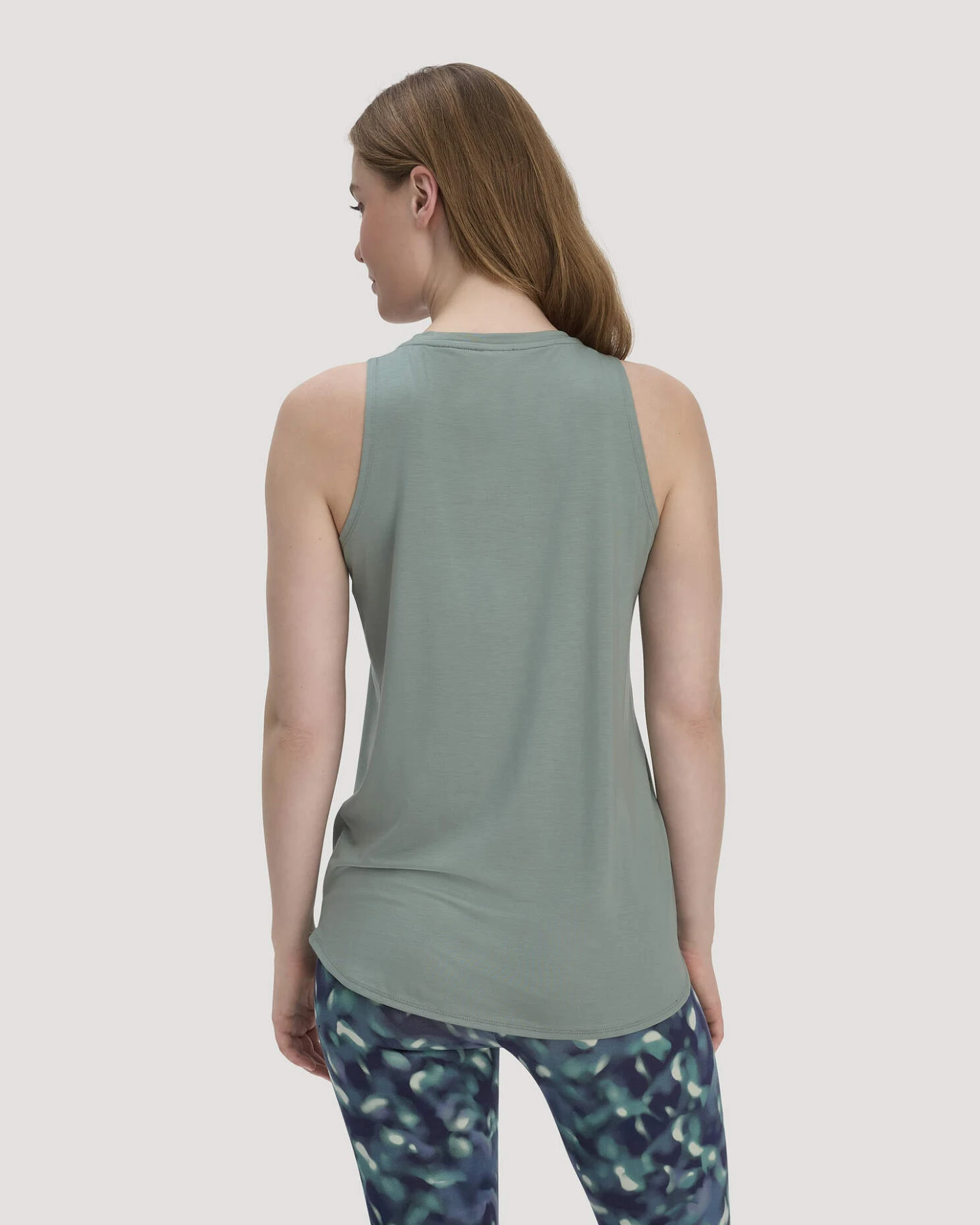 hessnatur Loungewear Top Regular ACTIVE COMFORT aus TENCEL™ Lyocell - grün - Größe 34 – Ansicht 3