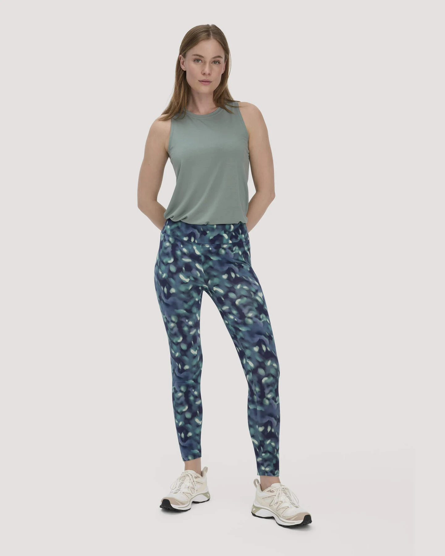 hessnatur Loungewear Top Regular ACTIVE COMFORT aus TENCEL™ Lyocell - grün - Größe 48 – Ansicht 2