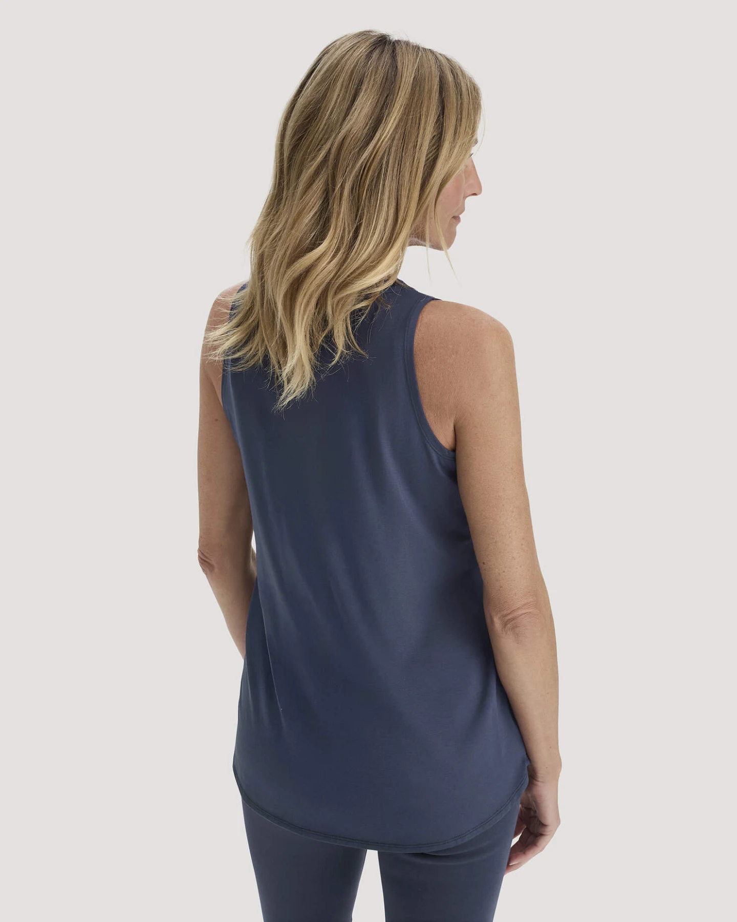 hessnatur Loungewear Top Regular ACTIVE COMFORT aus TENCEL™ Lyocell - blau - Größe 40 – Ansicht 3