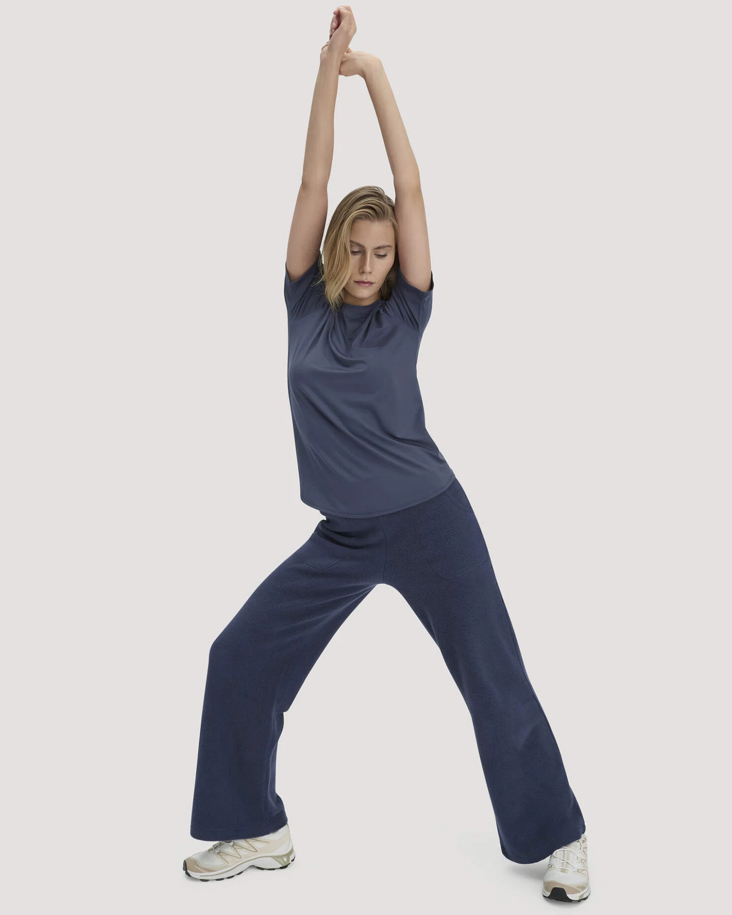 hessnatur Loungewear T-Shirt Regular ACTIVE COMFORT aus TENCEL™ Lyocell - blau - Größe 34 – Ansicht 2