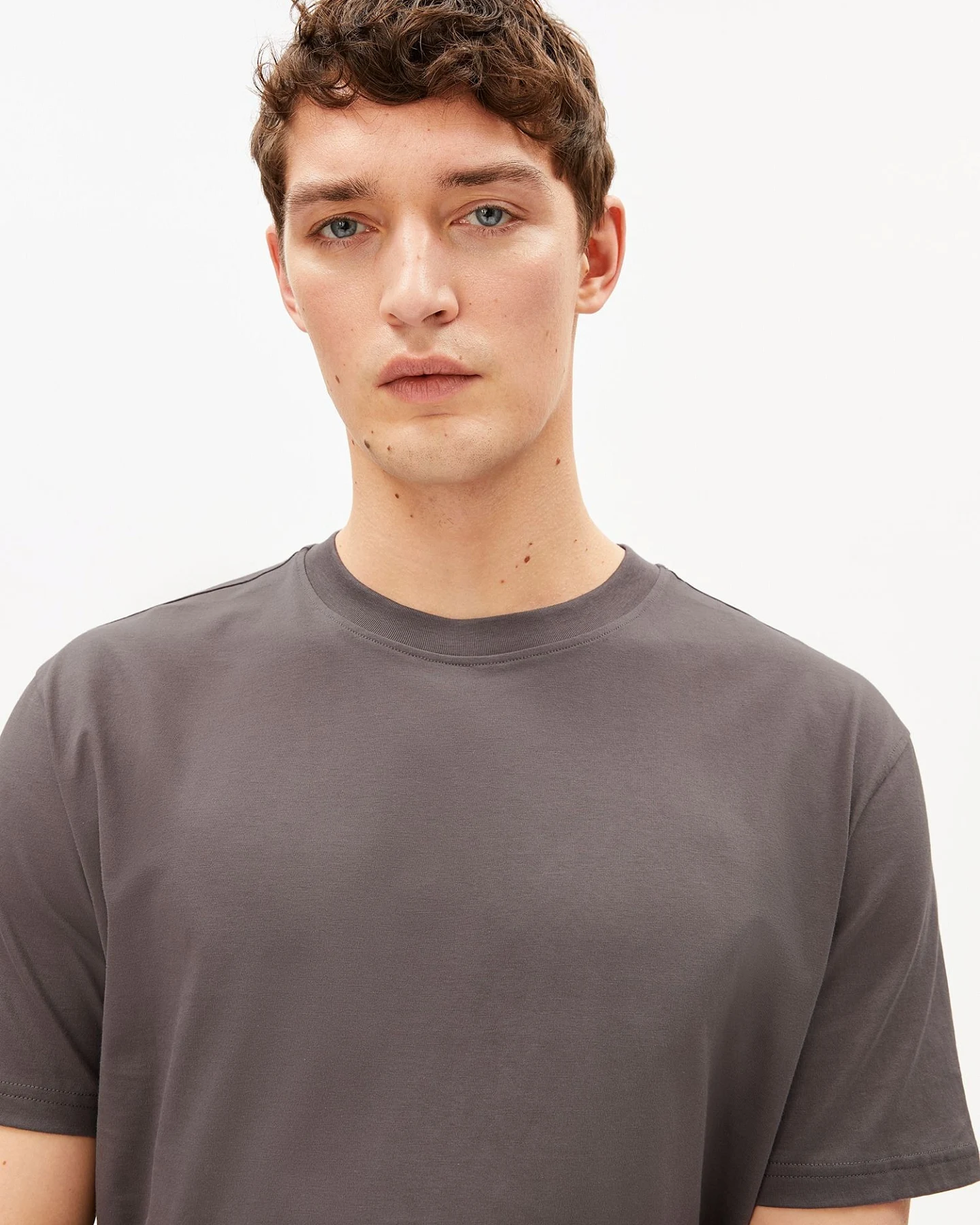 ARMEDANGELS T-Shirt MAARKOS MID WEIGHT – Ansicht 4