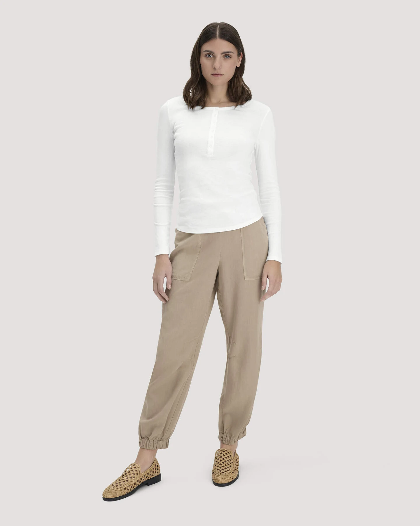 hessnatur Damen Softrib Longsleeve Henley Fitted aus Bio-Baumwolle und Tencel™ Modal - weiß - Größe 36 – Ansicht 2