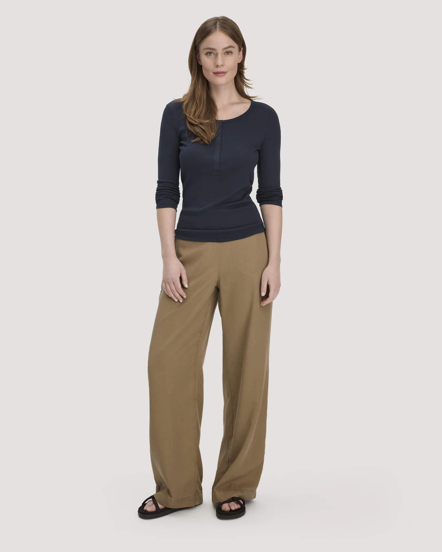 hessnatur Damen Softrib Longsleeve Henley Fitted aus Bio-Baumwolle und Tencel™ Modal - blau - Größe 34 – Ansicht 2