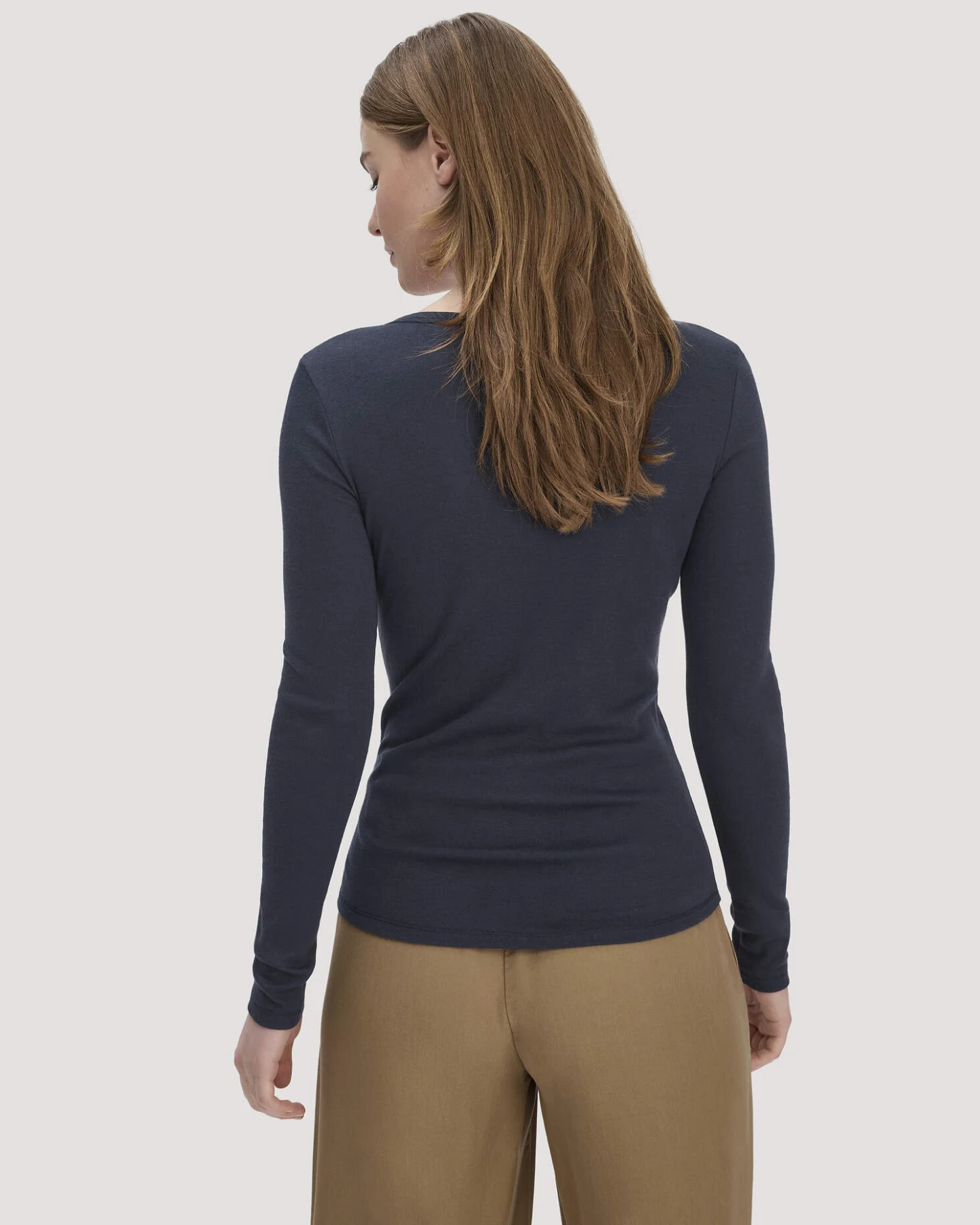 hessnatur Damen Softrib Longsleeve Henley Fitted aus Bio-Baumwolle und Tencel™ Modal - blau - Größe 42 – Ansicht 3