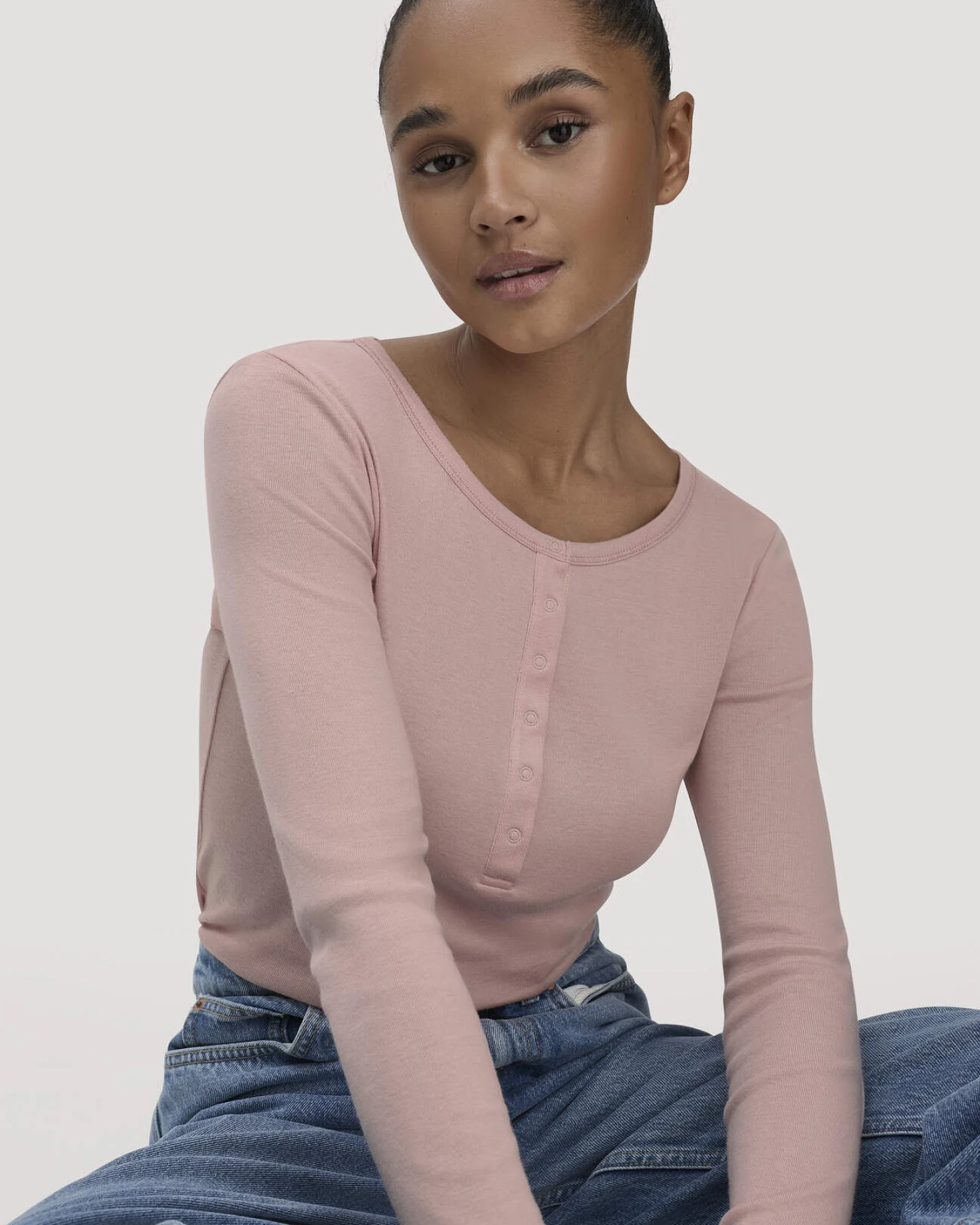 hessnatur Damen Softrib Longsleeve Henley Fitted aus Bio-Baumwolle und Tencel™ Modal - rosa - Größe 44 – Ansicht 4
