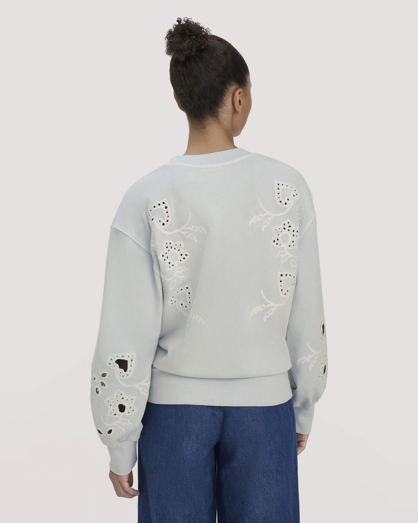 hessnatur Damen Sweatshirt Relaxed BETTER RECYCLING aus Bio-Baumwolle - blau - Größe XL – Ansicht 3