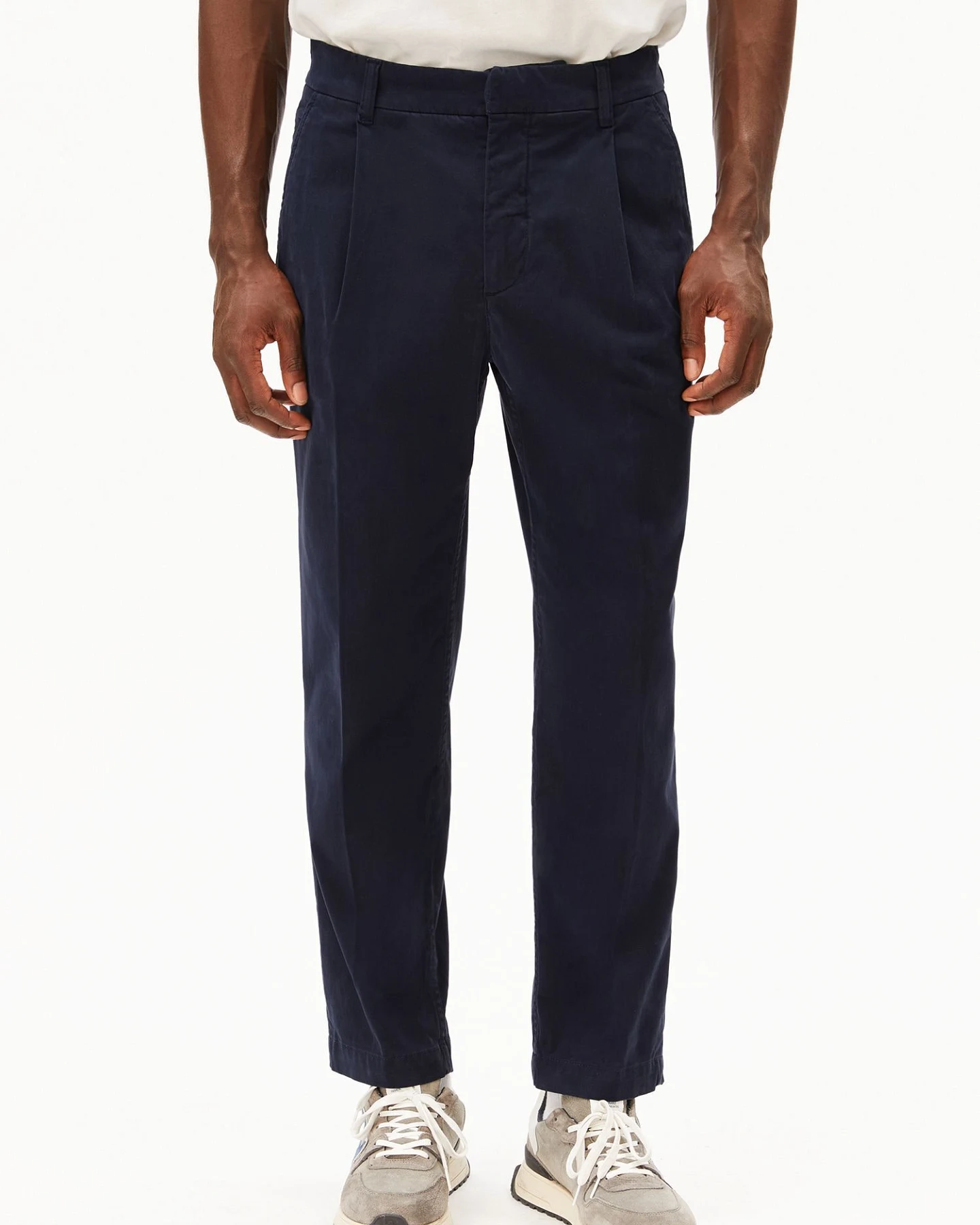 ARMEDANGELS Chinohose TAAMIR PLEATED – Ansicht 2