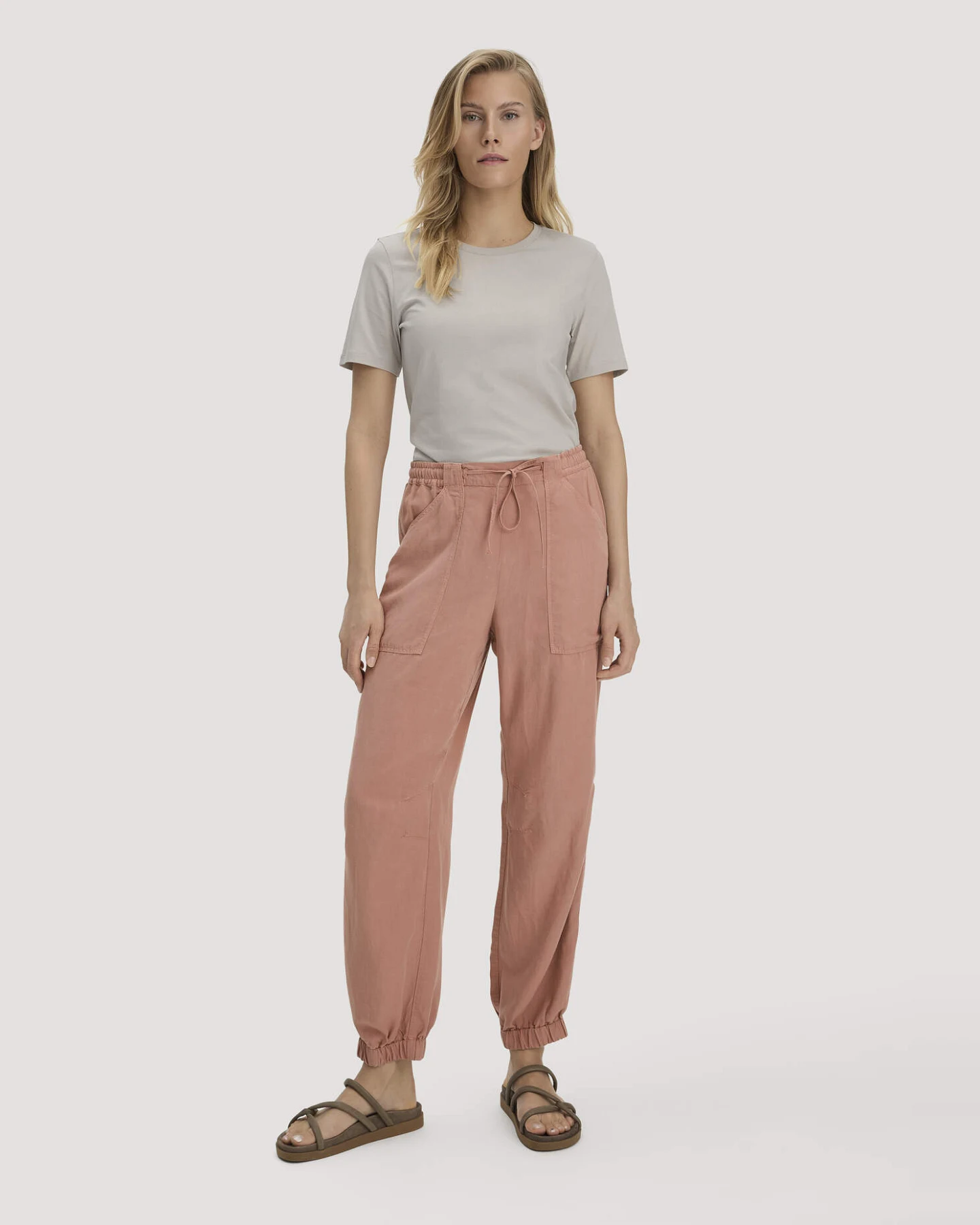 hessnatur Damen T-Shirt Regular aus Regenerative Organic Cotton (ROC) - beige - Größe 34 – Ansicht 2