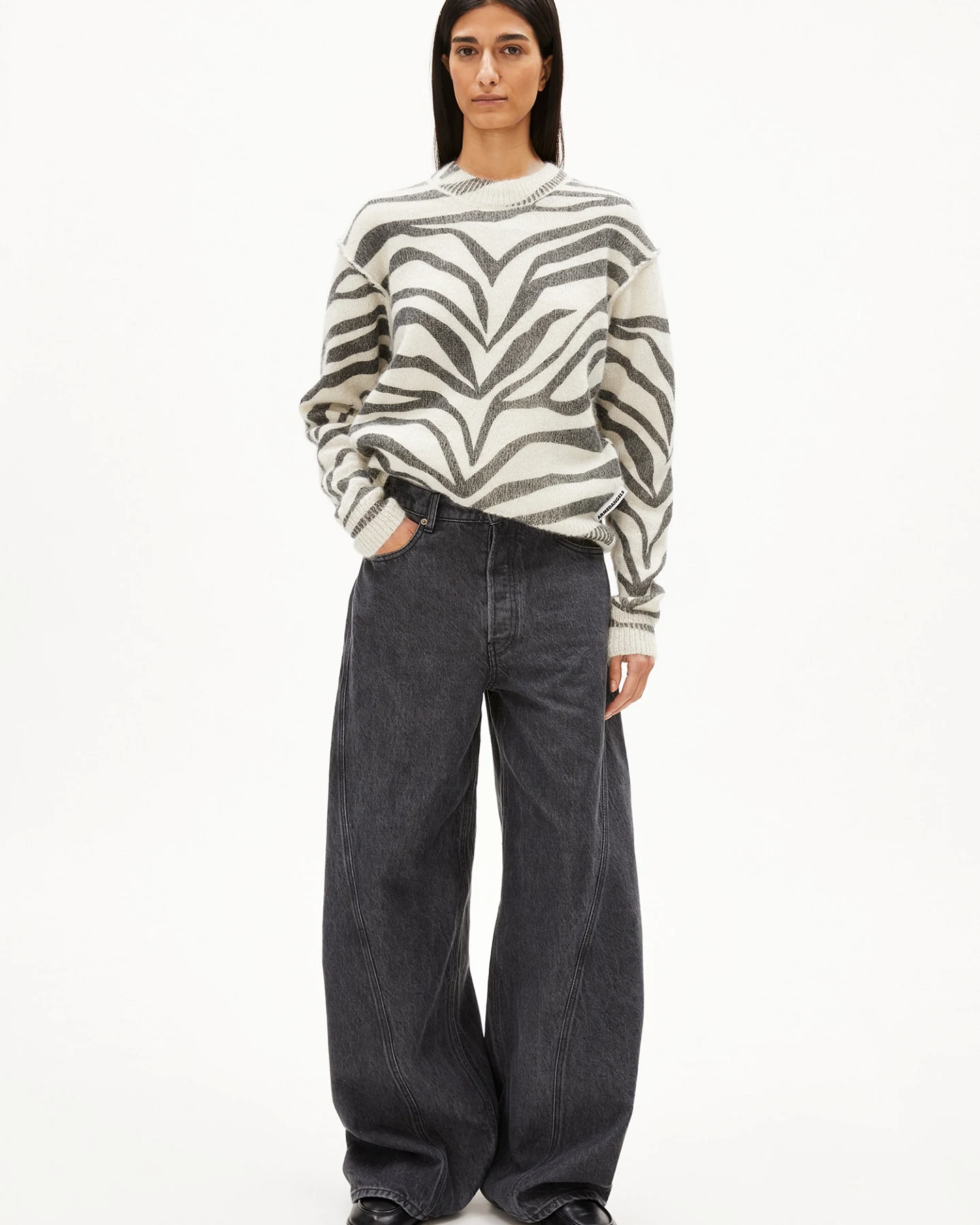ARMEDANGELS Strickpullover BALBAA PREMIUM ZEBRARAA – Ansicht 5