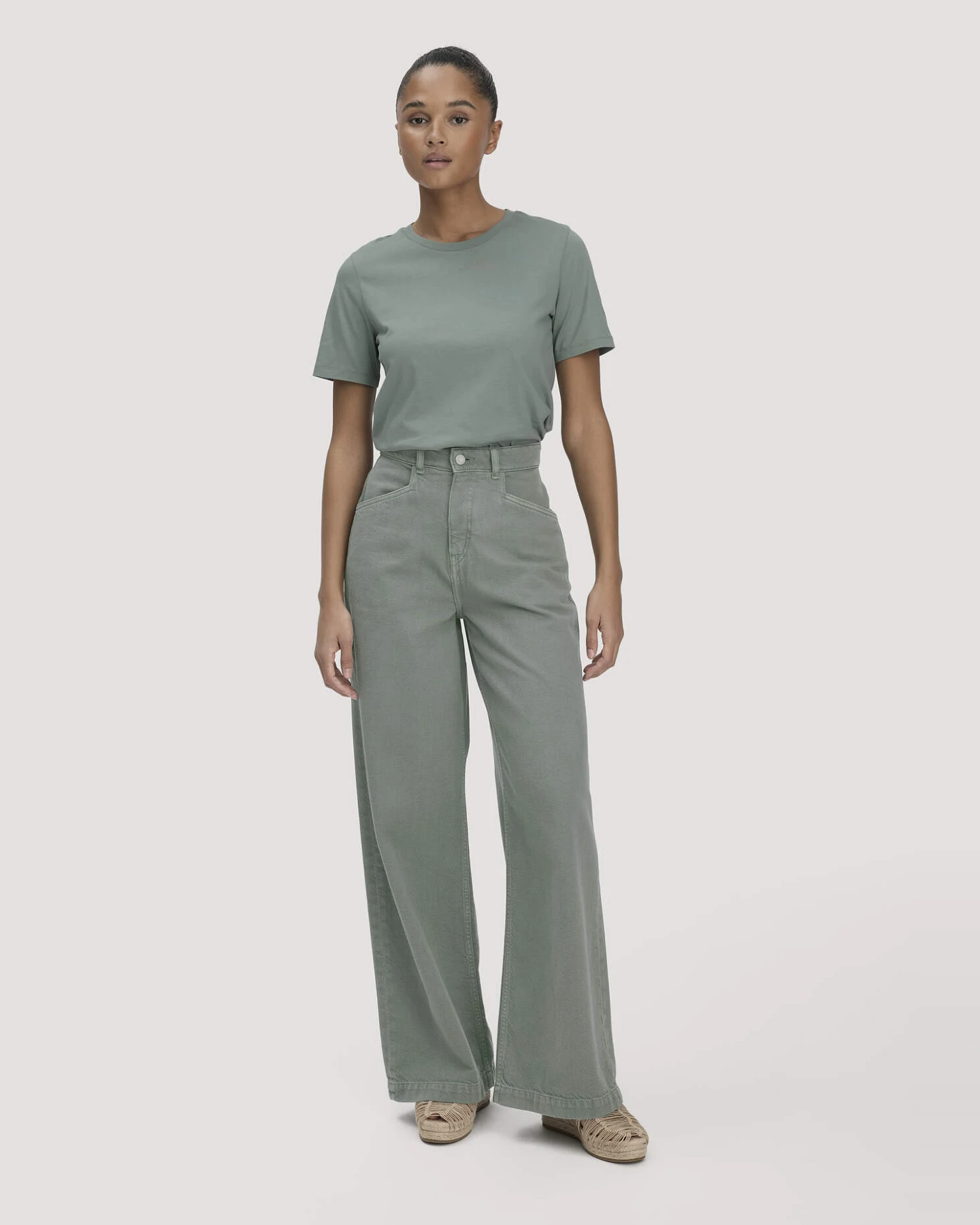 hessnatur Damen T-Shirt Regular aus Regenerative Organic Cotton (ROC) - grün - Größe 34 – Ansicht 2