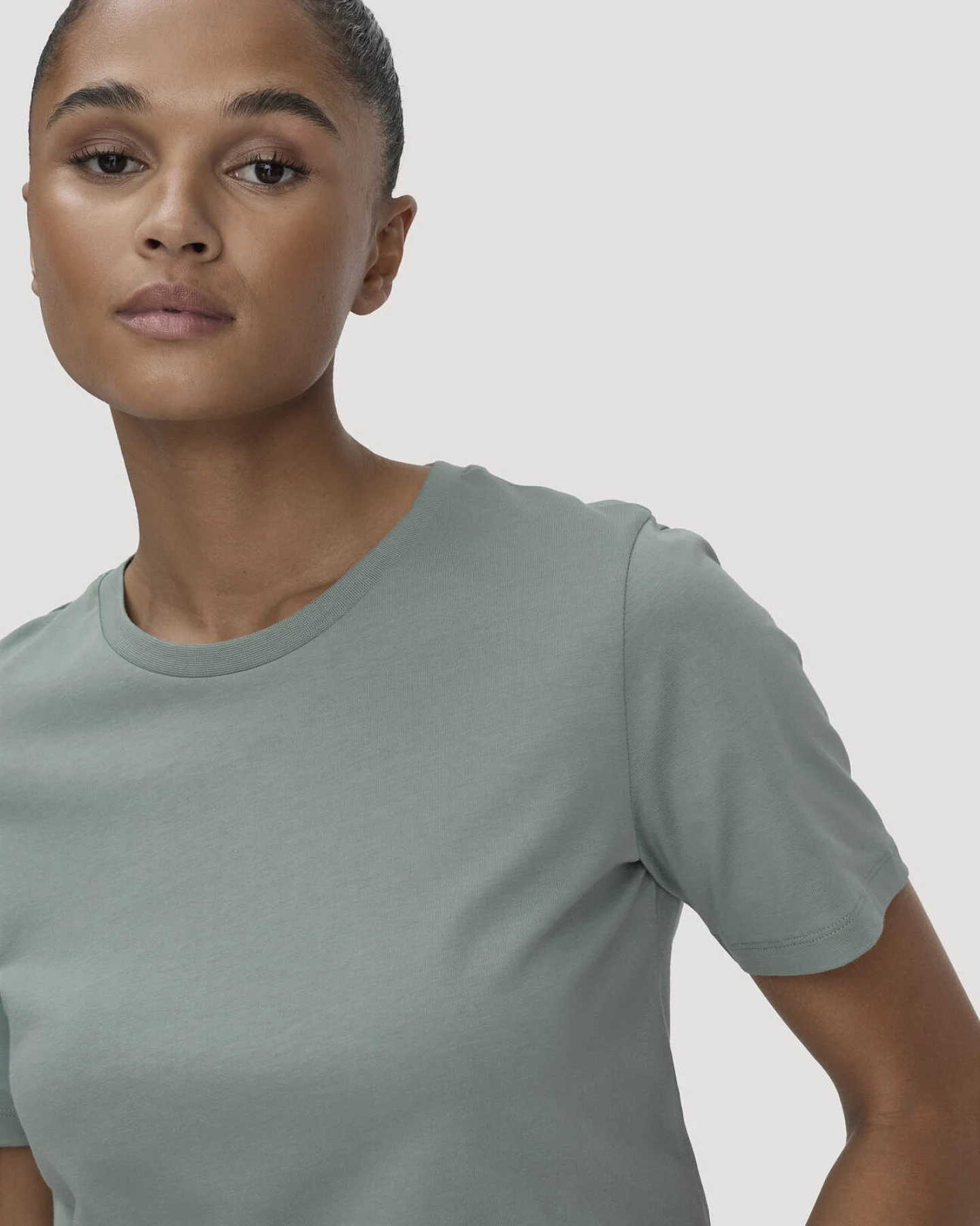 hessnatur Damen T-Shirt Regular aus Regenerative Organic Cotton (ROC) - grün - Größe 40 – Ansicht 4