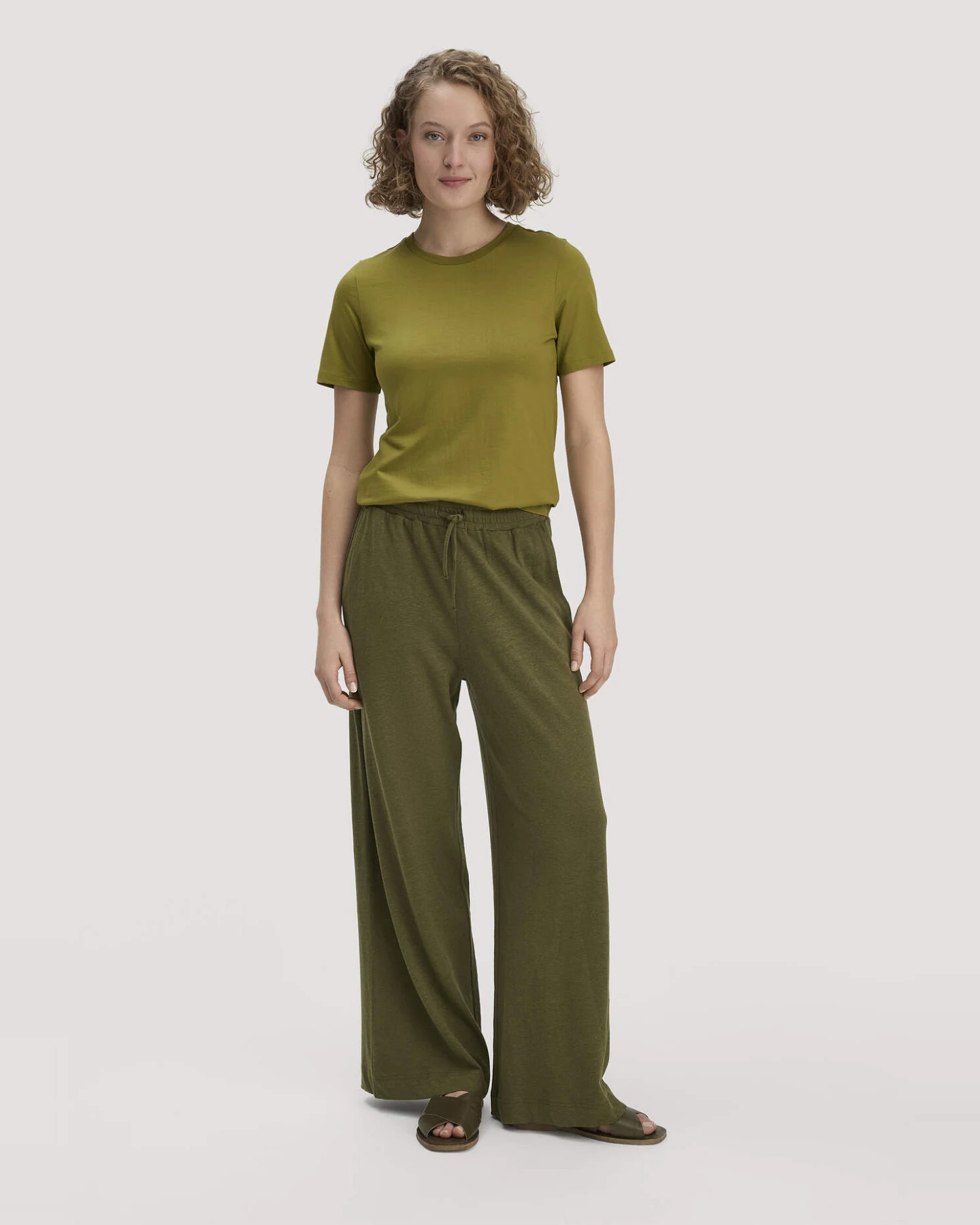 hessnatur Damen T-Shirt Regular aus Regenerative Organic Cotton (ROC) - grün - Größe 40 – Ansicht 2