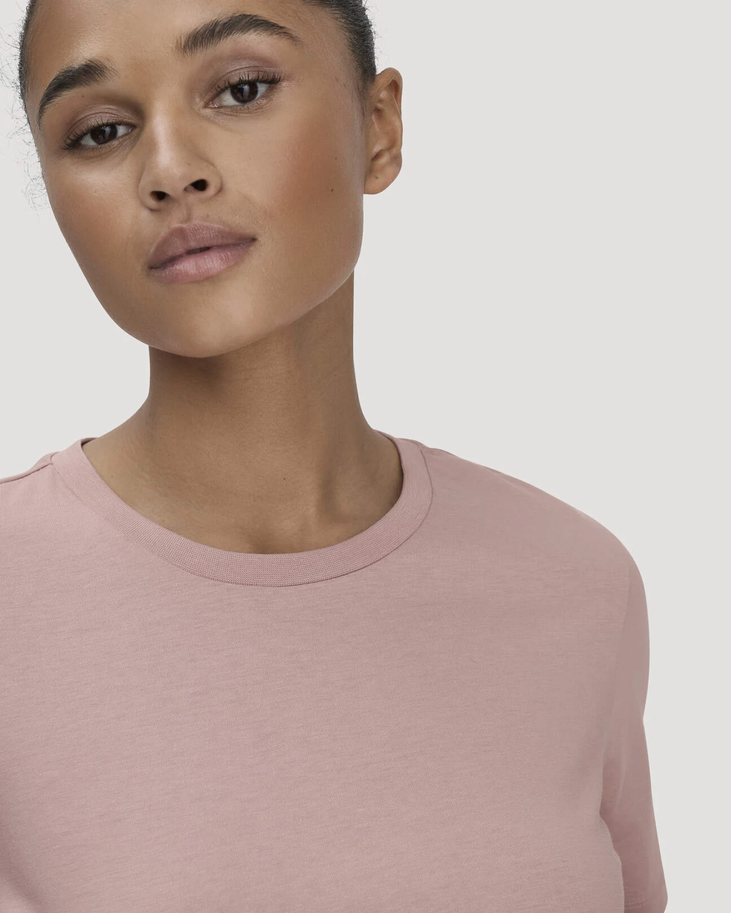 hessnatur Damen T-Shirt Regular aus Regenerative Organic Cotton (ROC) - rosa - Größe 48 – Ansicht 4