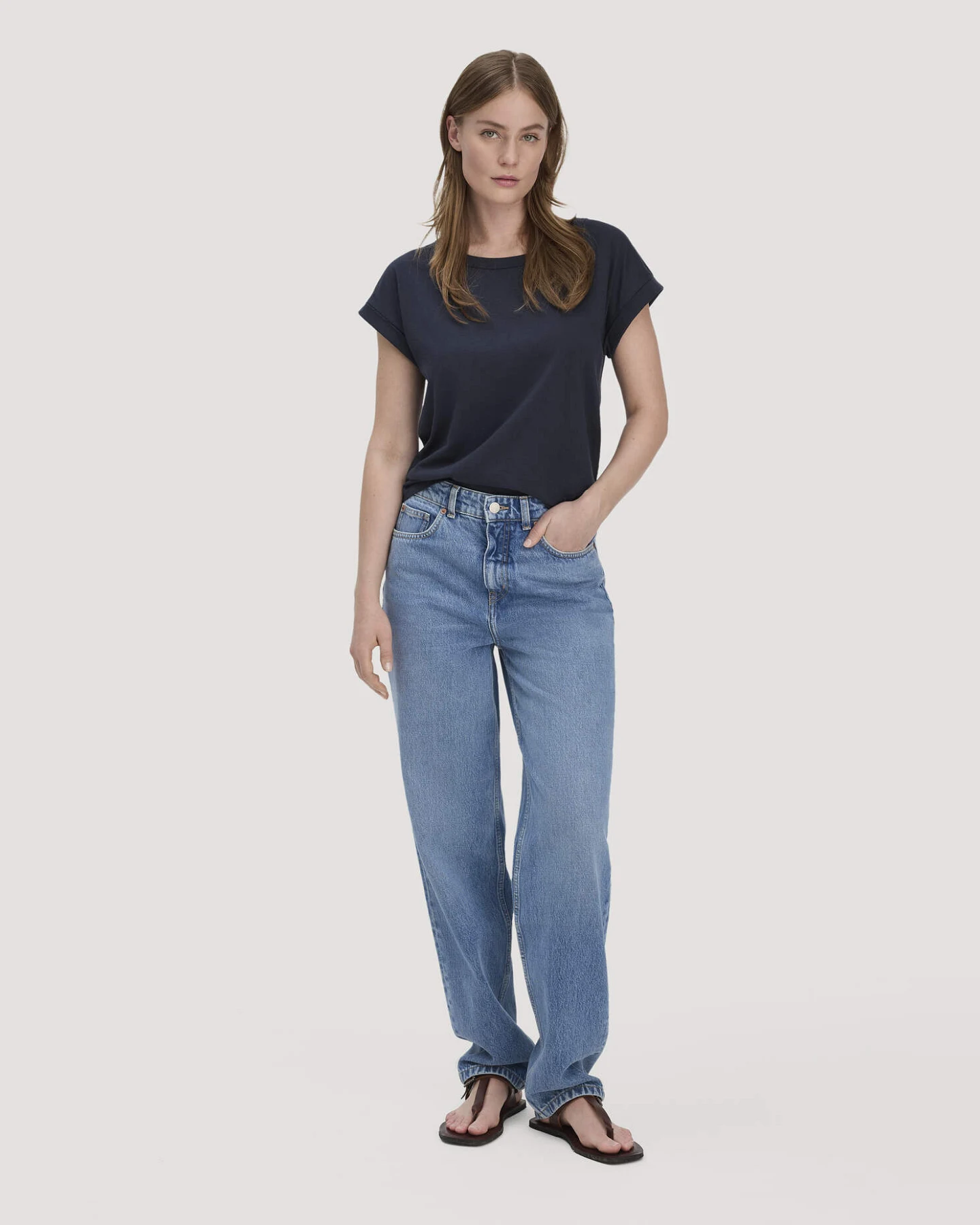 hessnatur Damen Light Slub T-Shirt Relaxed aus Bio-Baumwolle - blau - Größe 36 – Ansicht 2