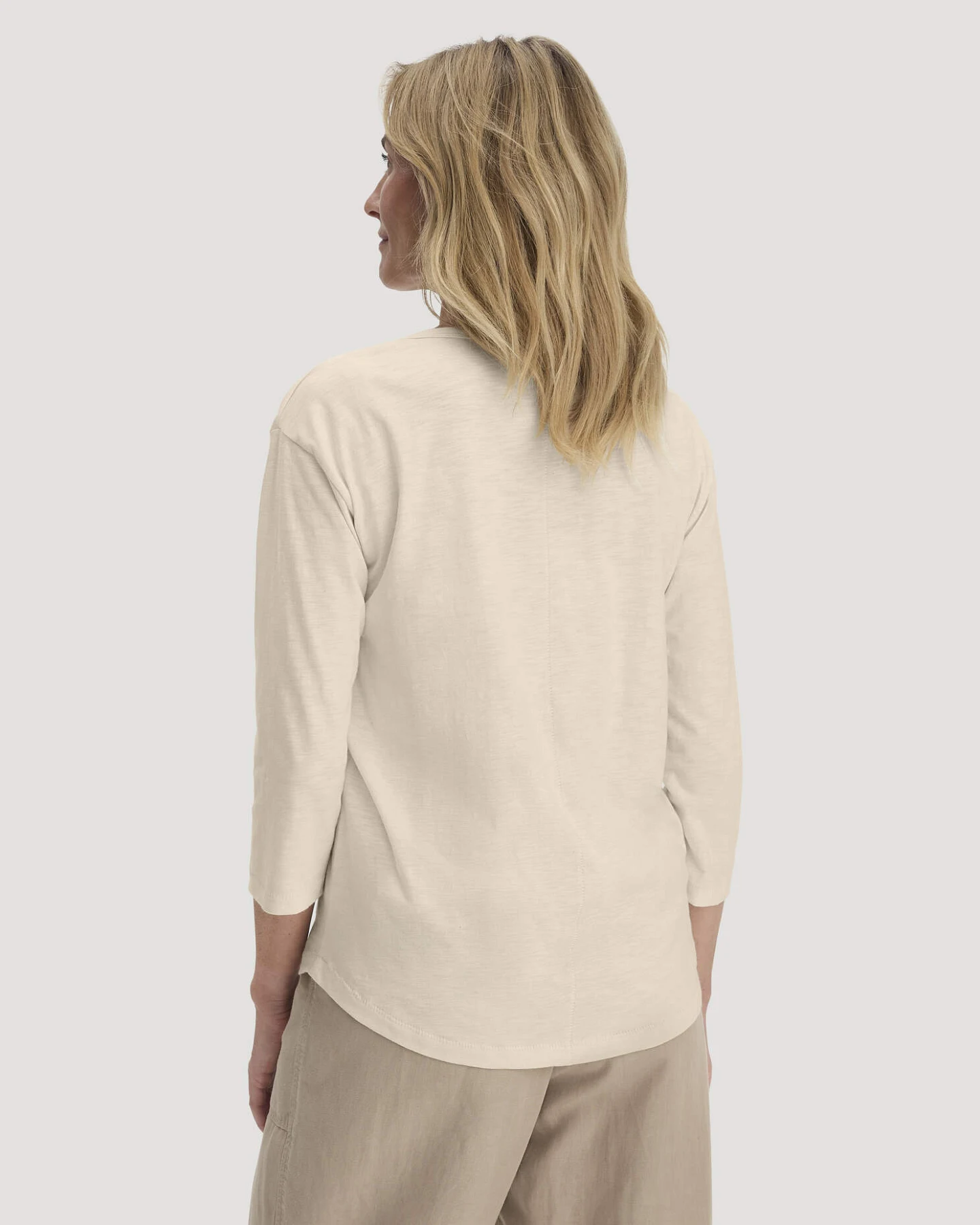 hessnatur Damen Light Slub Longsleeve Relaxed aus Bio-Baumwolle - natur - Größe 48 – Ansicht 3
