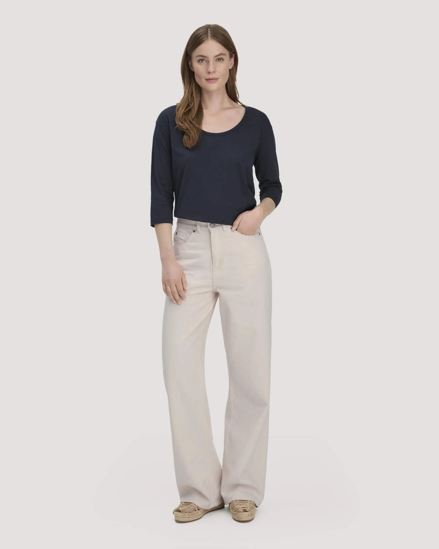 hessnatur Damen Light Slub Longsleeve Relaxed aus Bio-Baumwolle - blau - Größe 34 – Ansicht 2