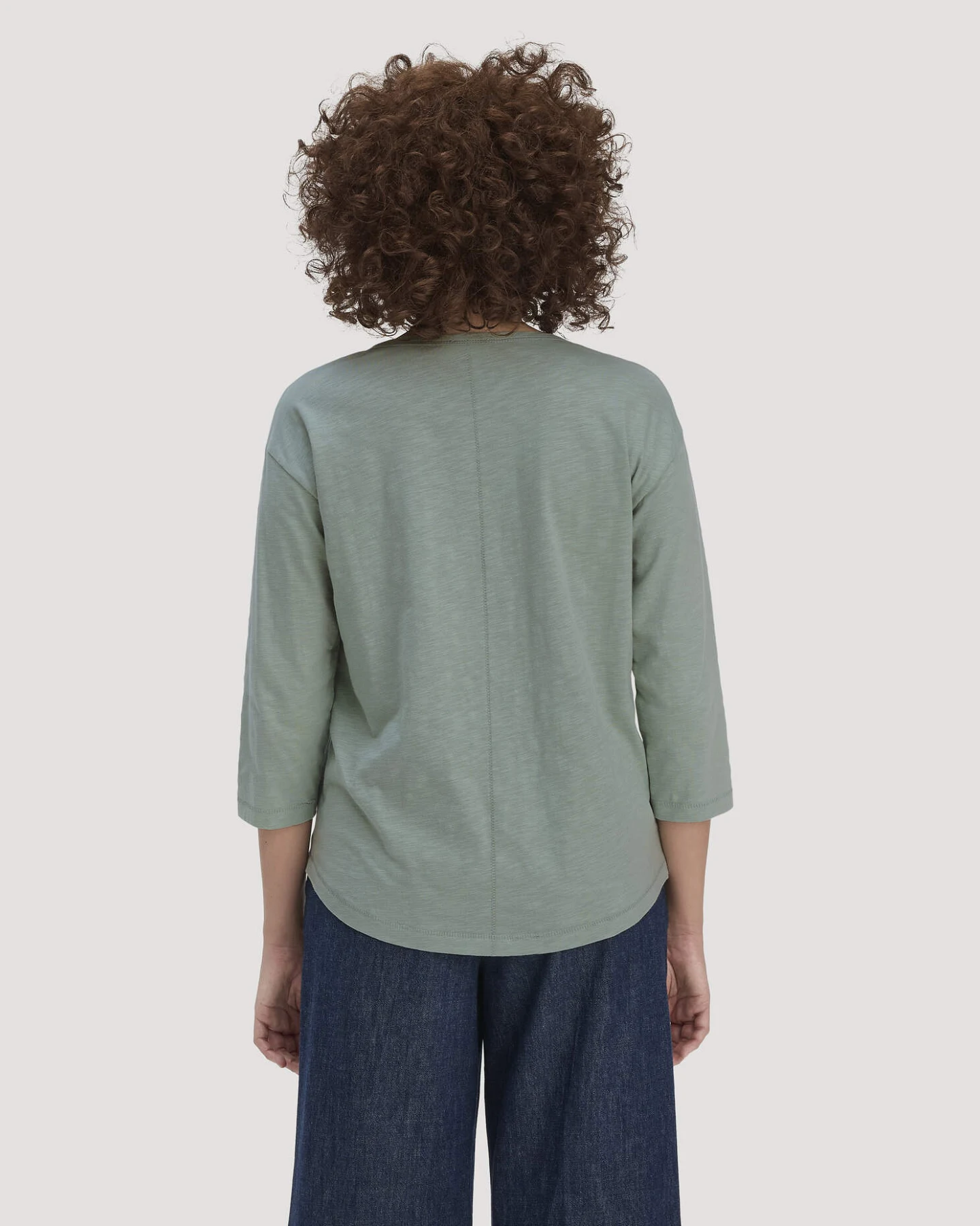 hessnatur Damen Light Slub Longsleeve Relaxed aus Bio-Baumwolle - grün - Größe 42 – Ansicht 3