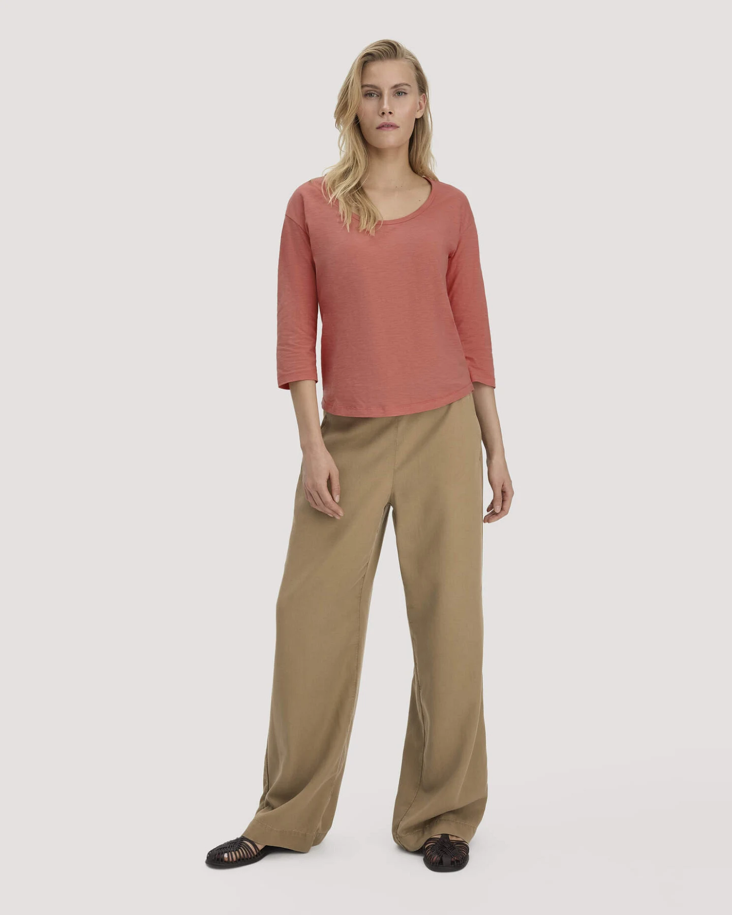 hessnatur Damen Light Slub Longsleeve Relaxed aus Bio-Baumwolle - orange - Größe 46 – Ansicht 2