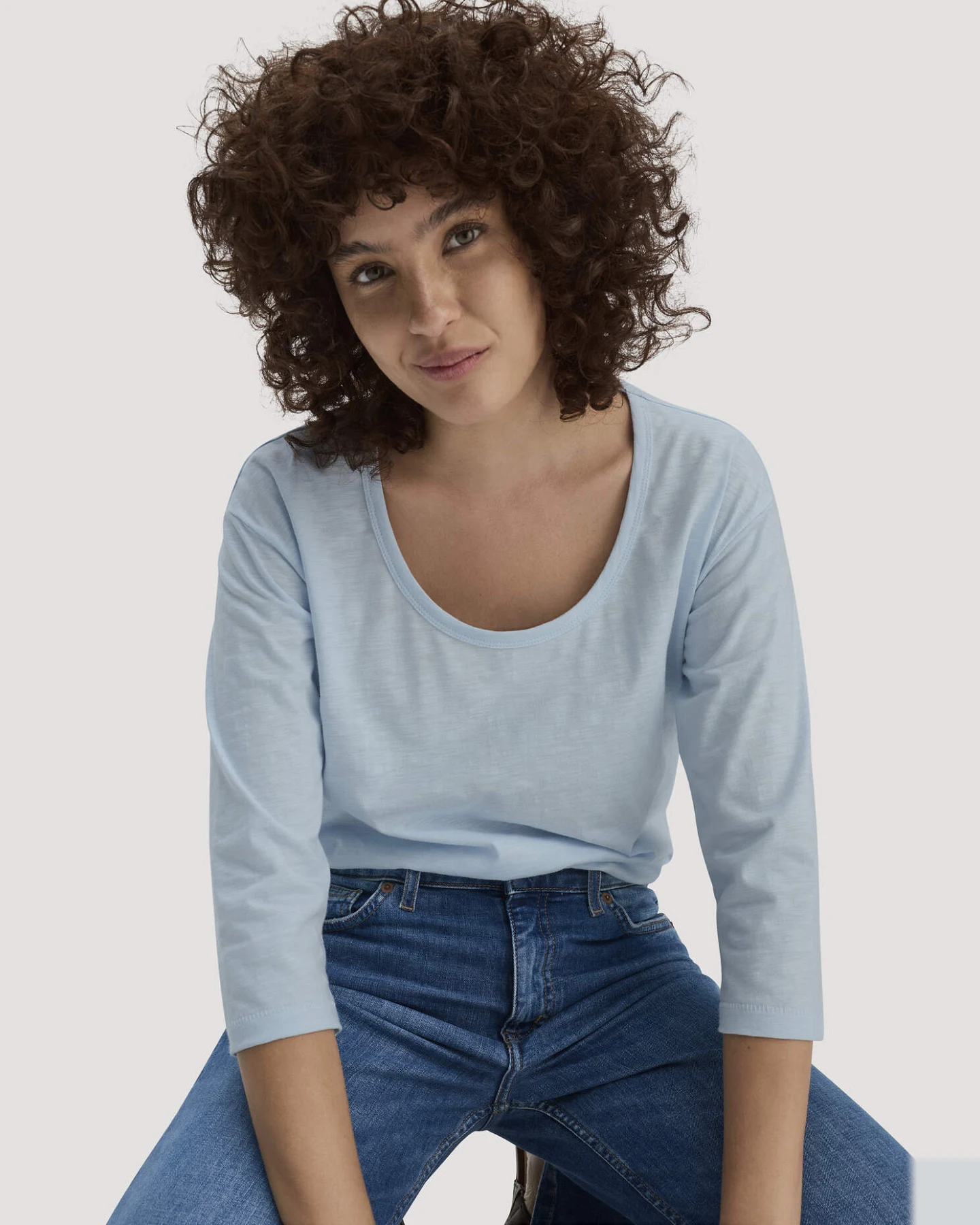 hessnatur Damen Light Slub Longsleeve Relaxed aus Bio-Baumwolle - blau - Größe 46 – Ansicht 4
