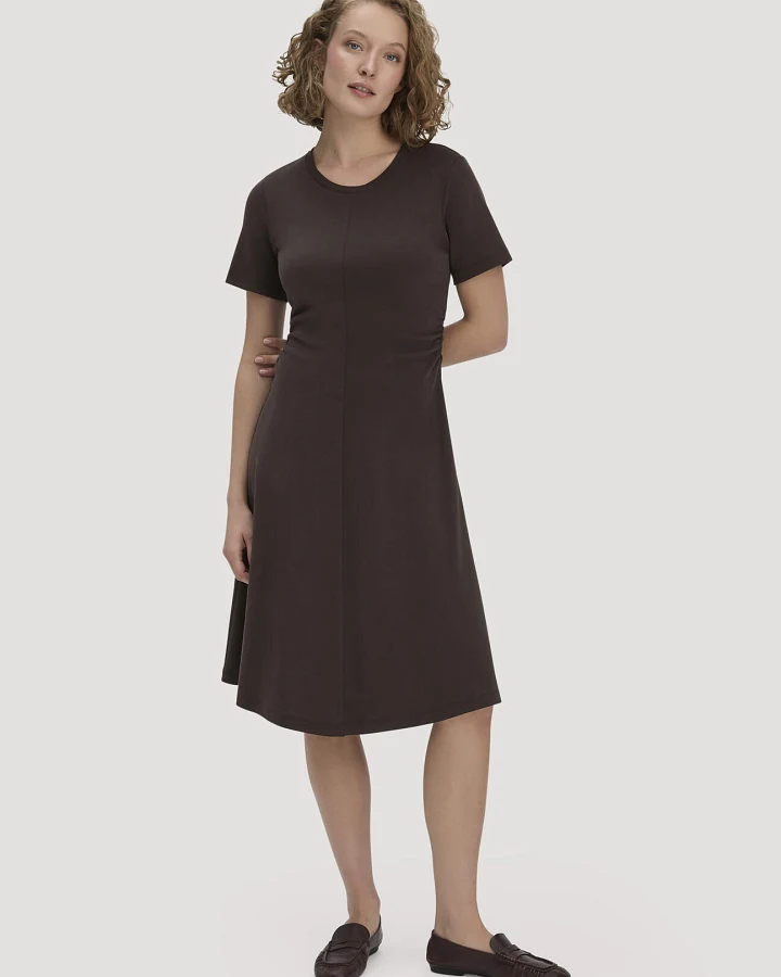 hessnatur Damen Jersey Kleid Kniebedeckend Slim aus Bio-Baumwolle - braun - Größe 34