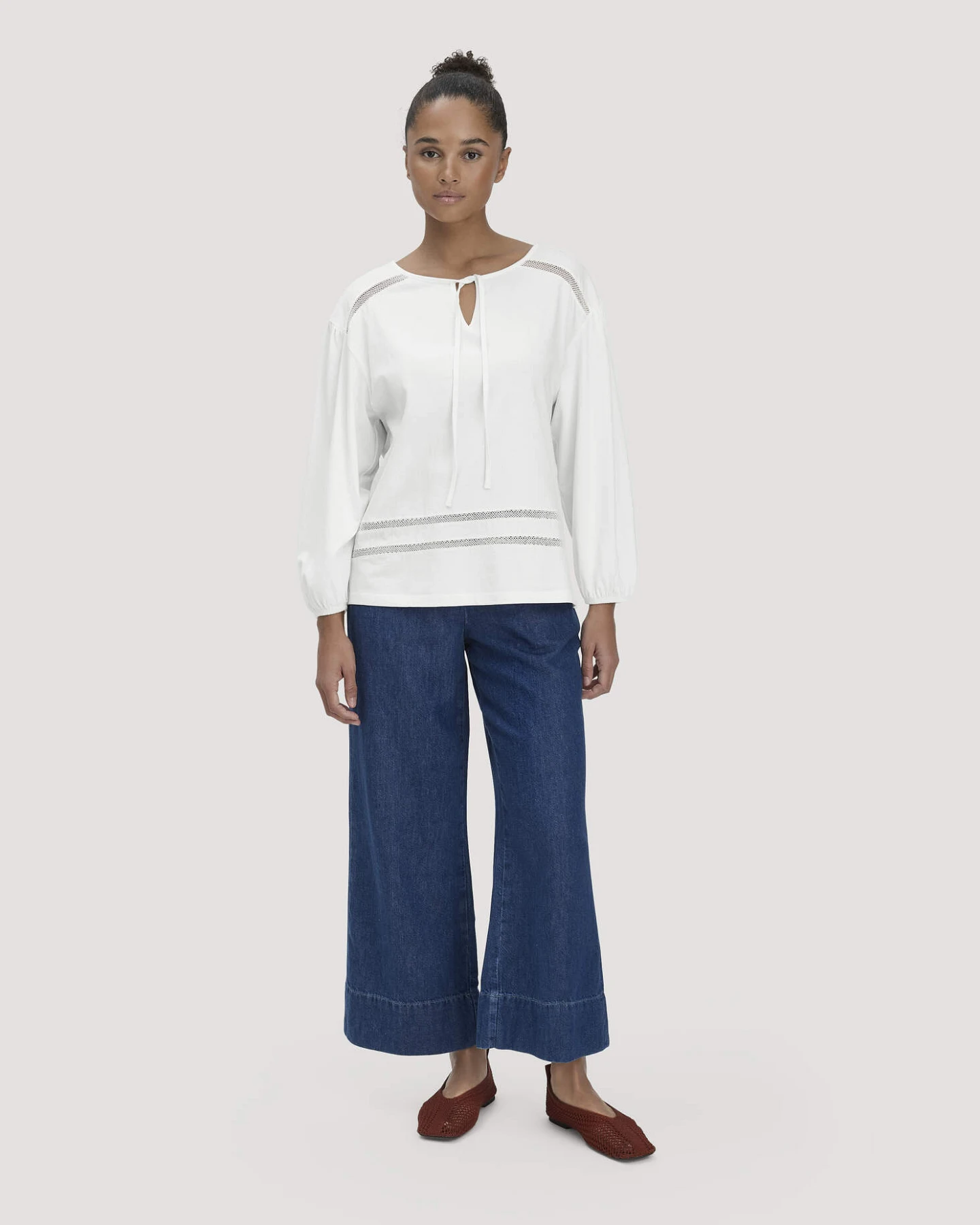 hessnatur Damen Bohemian Lace Longsleeve Oversize aus Bio-Baumwolle - weiß - Größe XS – Ansicht 2