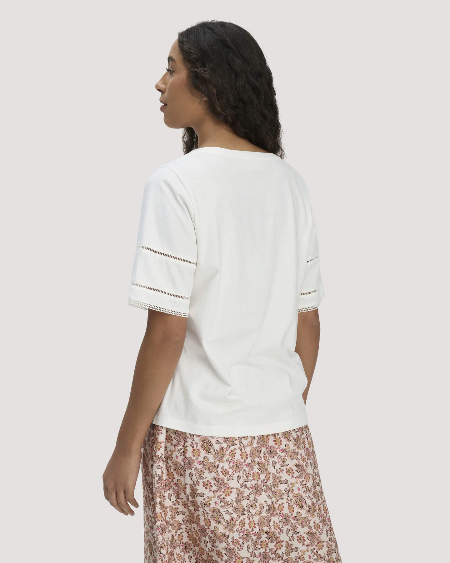hessnatur Damen Bohemian Lace-T-Shirt Oversize aus Bio-Baumwolle - weiß - Größe M – Ansicht 3