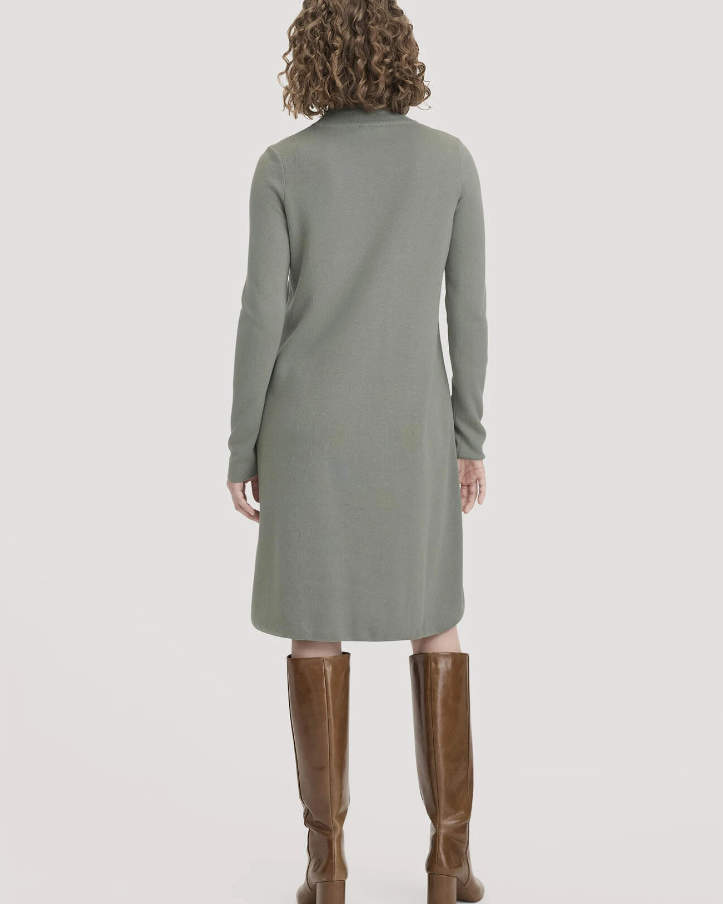 hessnatur Damen Strick Kleid Relaxed aus TENCEL™ Lyocell mit Bio-Baumwolle - grün - Größe S – Ansicht 2