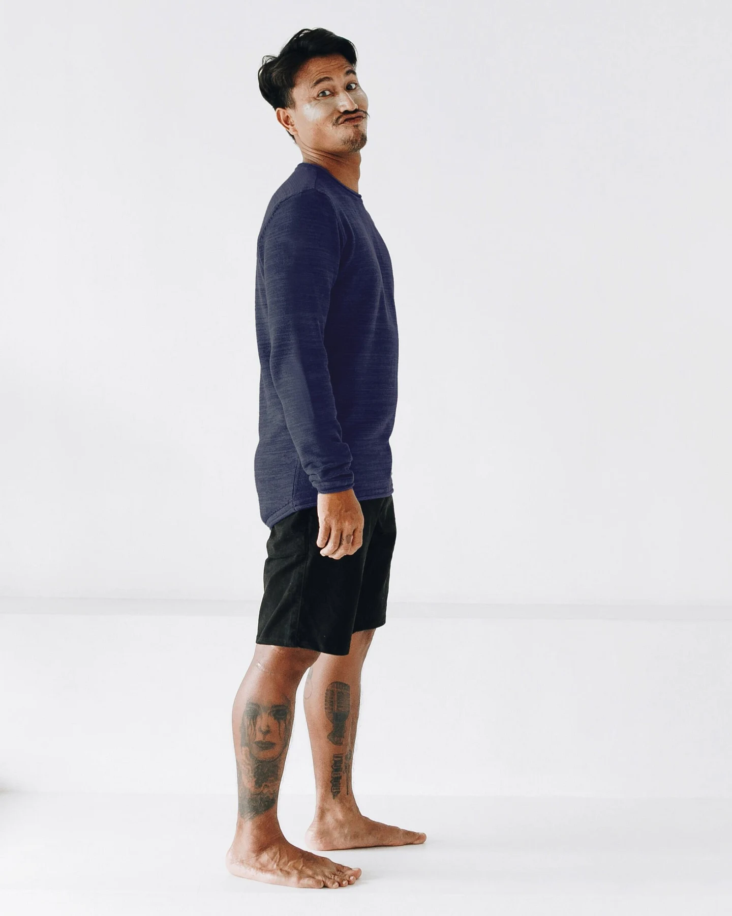 The Driftwood Tales Herren vegan Dünner Pullover Dunkelblau – Ansicht 2