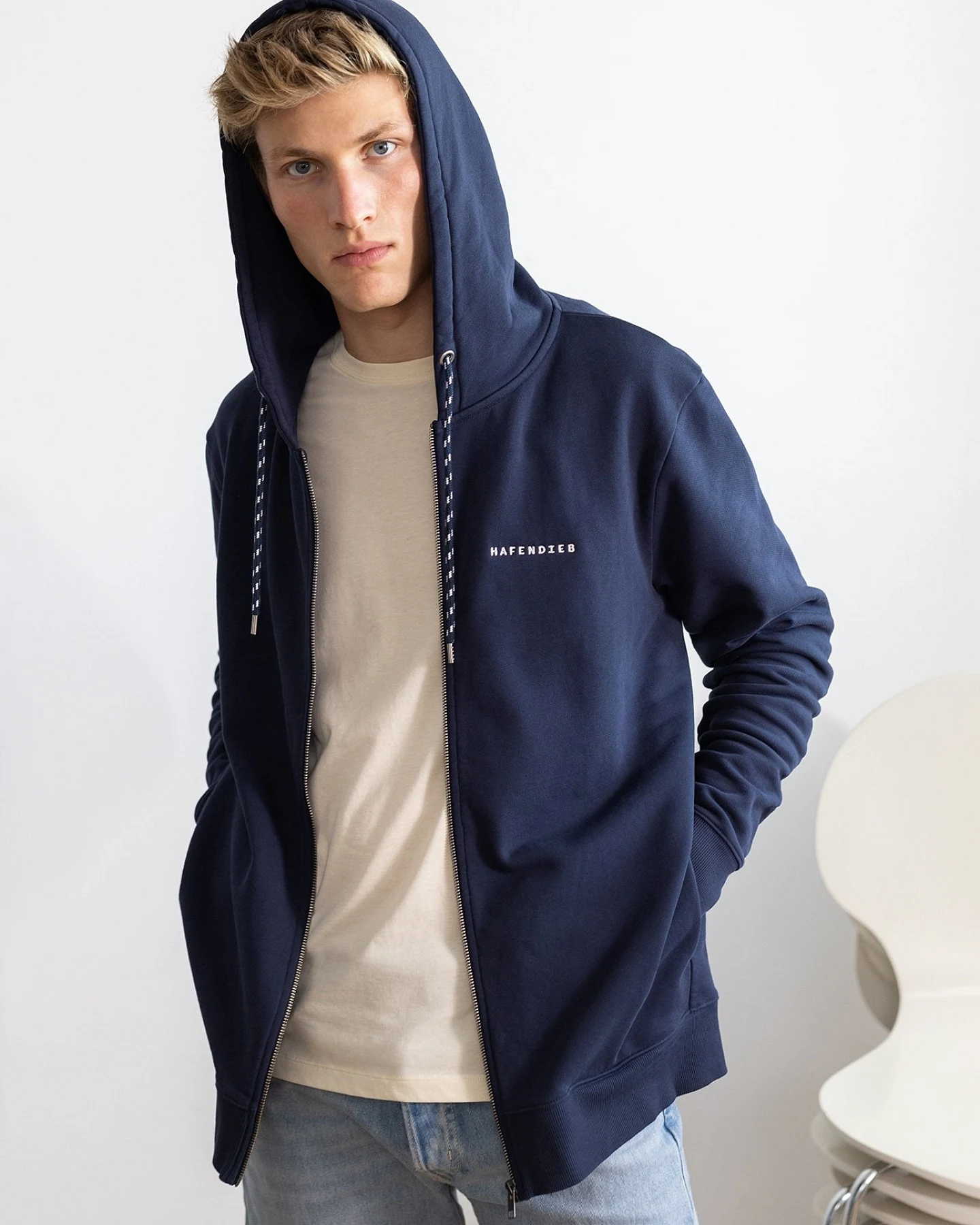 Hafendieb Herren vegan Reißverschluss Hoodie Logo Stick Navy – Ansicht 2