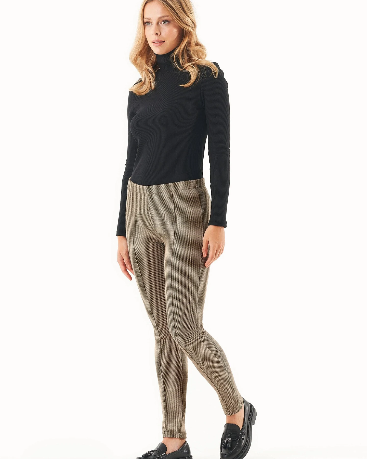 ORGANICATION Damen vegan Hose Bio-Baumwollmischung Schwarz Kamel – Ansicht 2