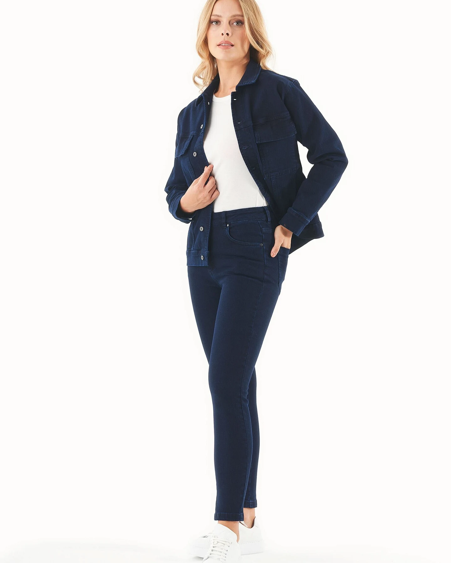ORGANICATION Damen vegan Röhrenjeans Aus Bio-Baumwolle Dunkelblau – Ansicht 2
