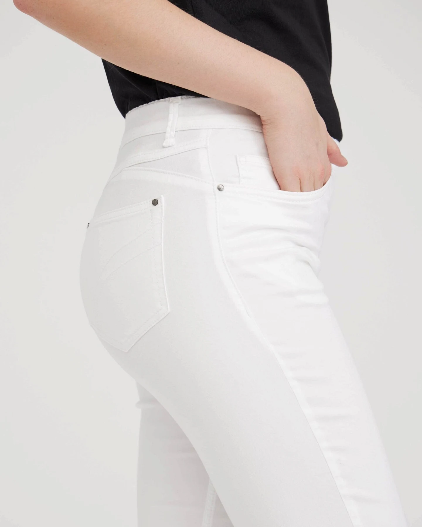 LAURIE Damen vegan Hose Hannah Regular Crop Weiß – Ansicht 2