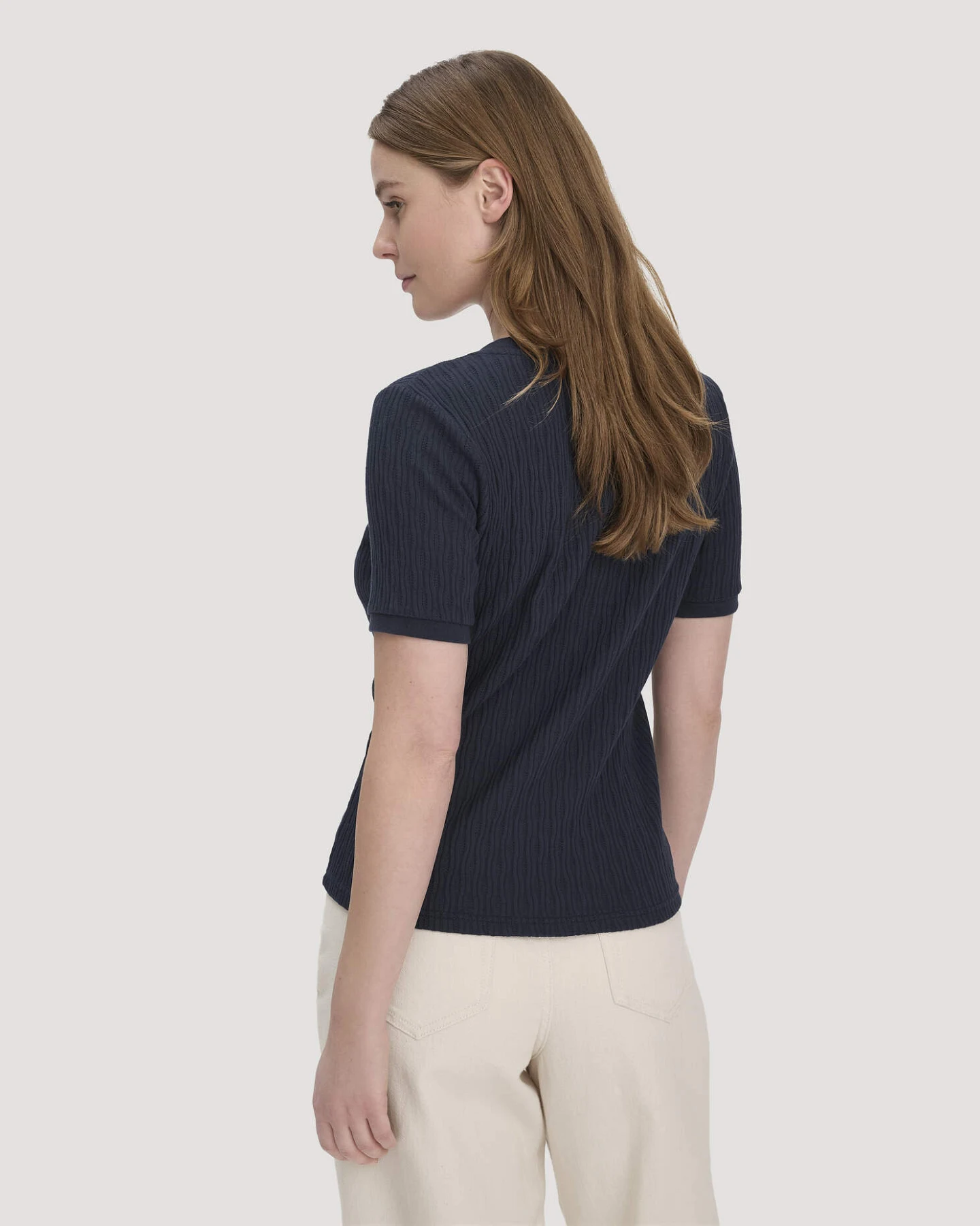 hessnatur Damen Pointelle T-Shirt Regular aus Bio-Baumwolle - blau - Größe 38 – Ansicht 3