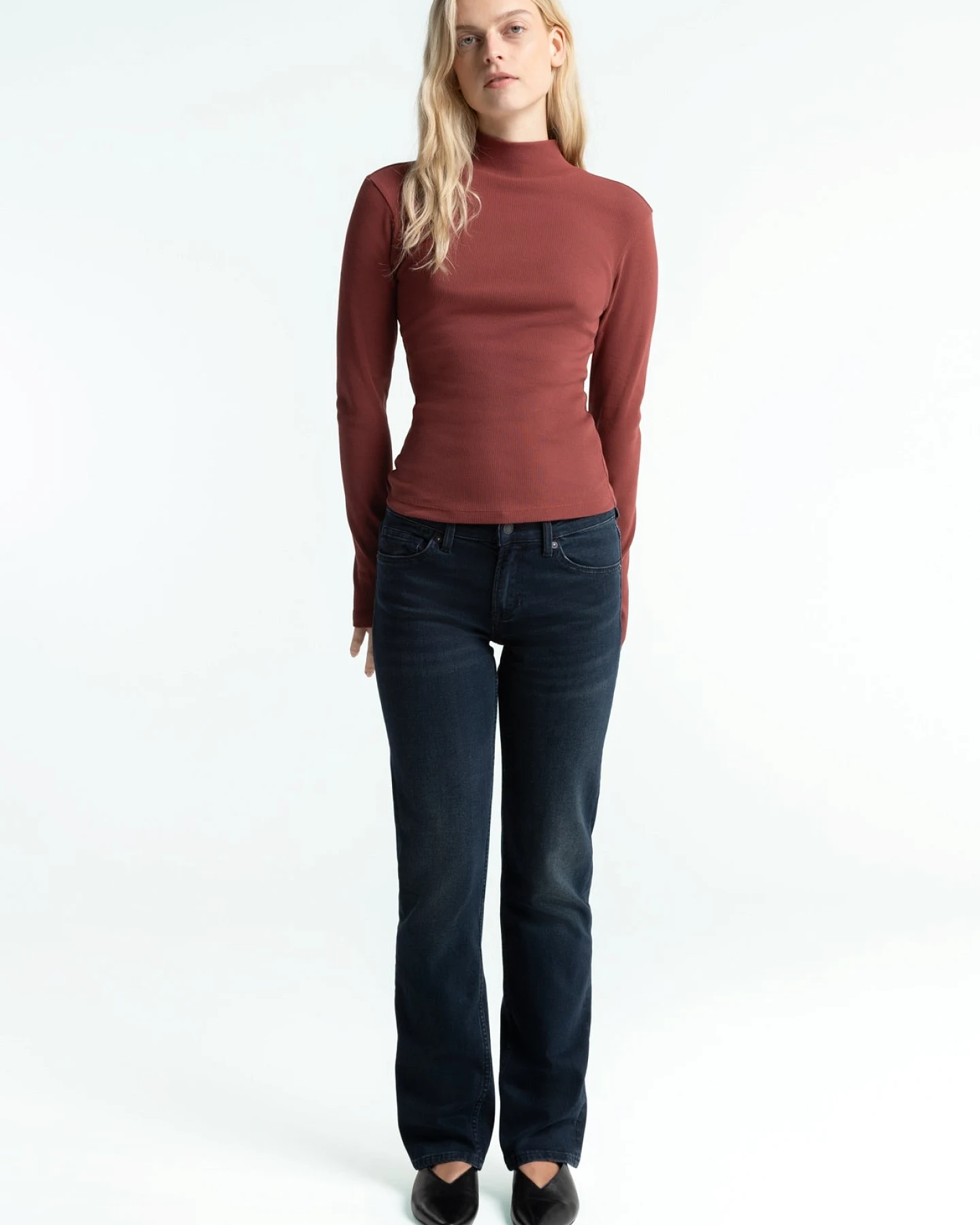 Kings of Indigo Damen vegan Jeans Emiko Olesya Blau Schwarz – Ansicht 2
