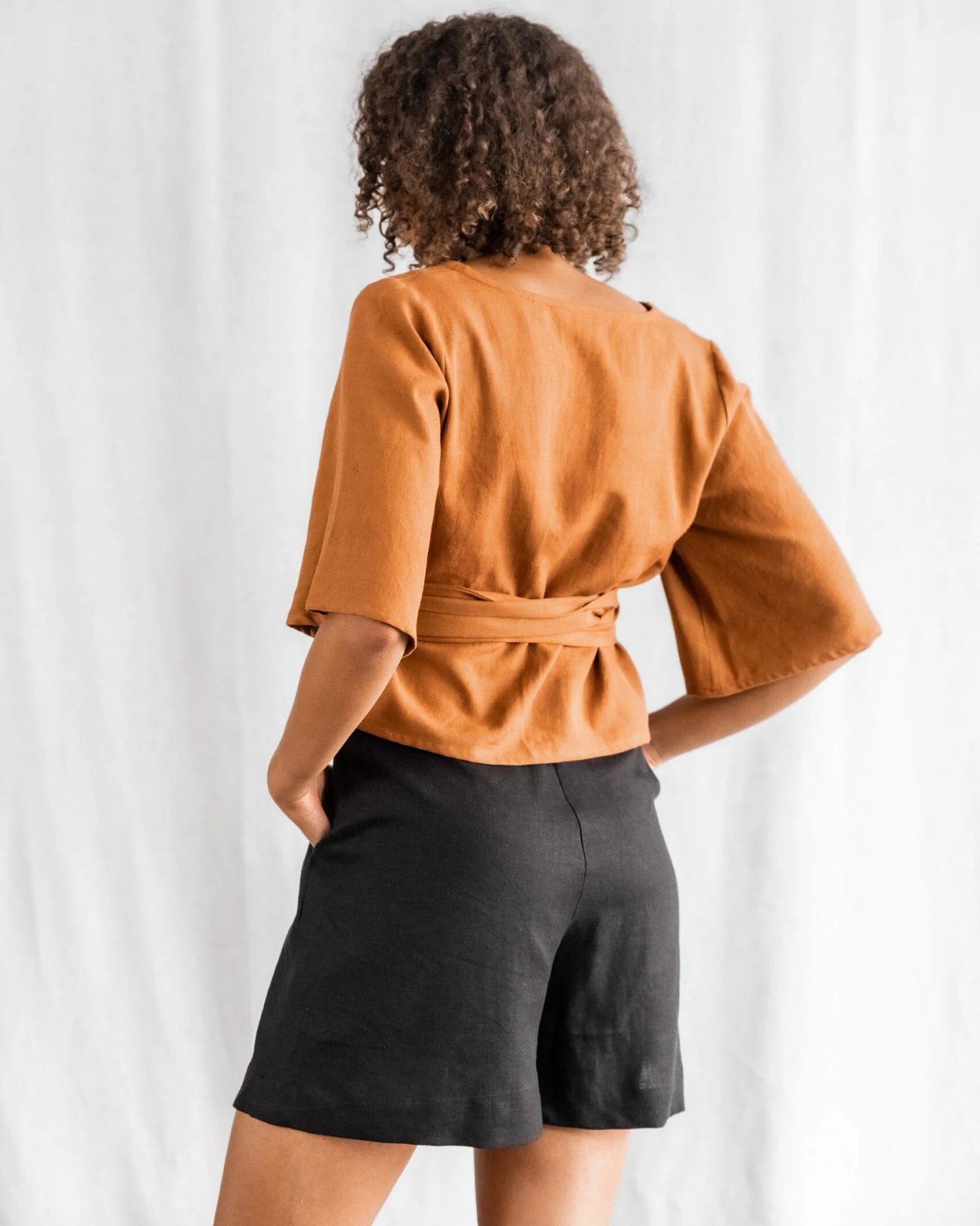 Jyoti - Fair Works Damen vegan Bluse Vasanta Haselnuss – Ansicht 2
