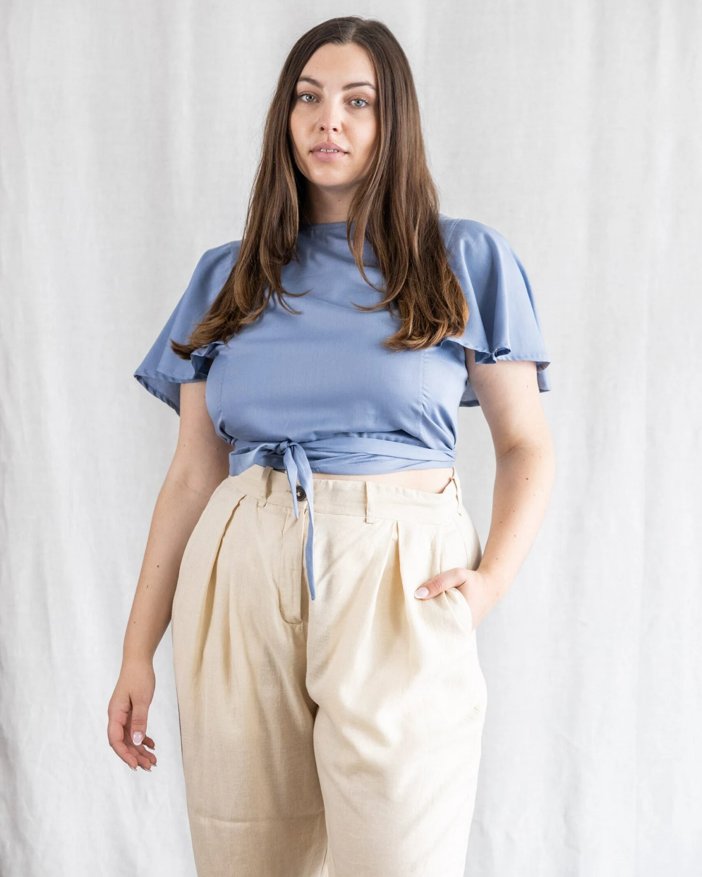 Jyoti - Fair Works Damen vegan Wickelbluse Neeraj Blau – Ansicht 2