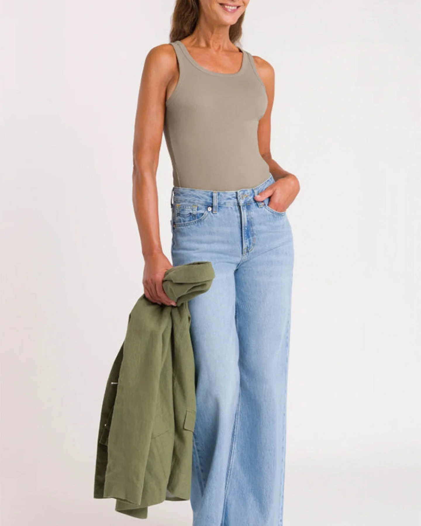 Kings of Indigo Damen vegan Jeans Jane Relaxed Flare Blau – Ansicht 2